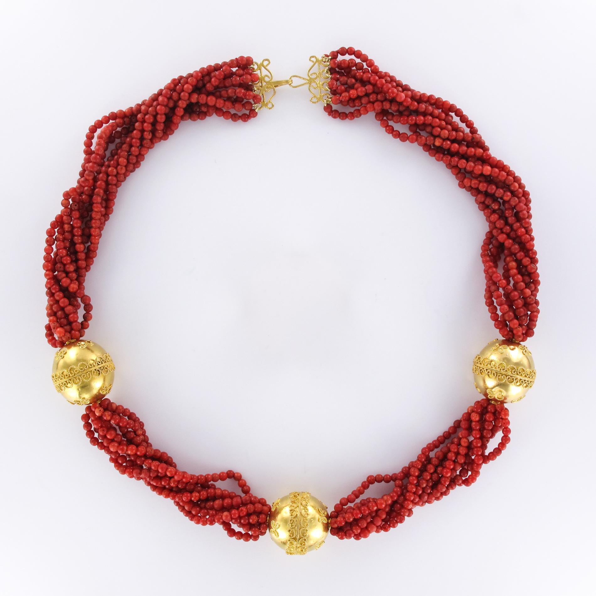 20th Century Red Coral Pearls 18 Karat Yellow Gold Chiseled Pearls Necklace 8