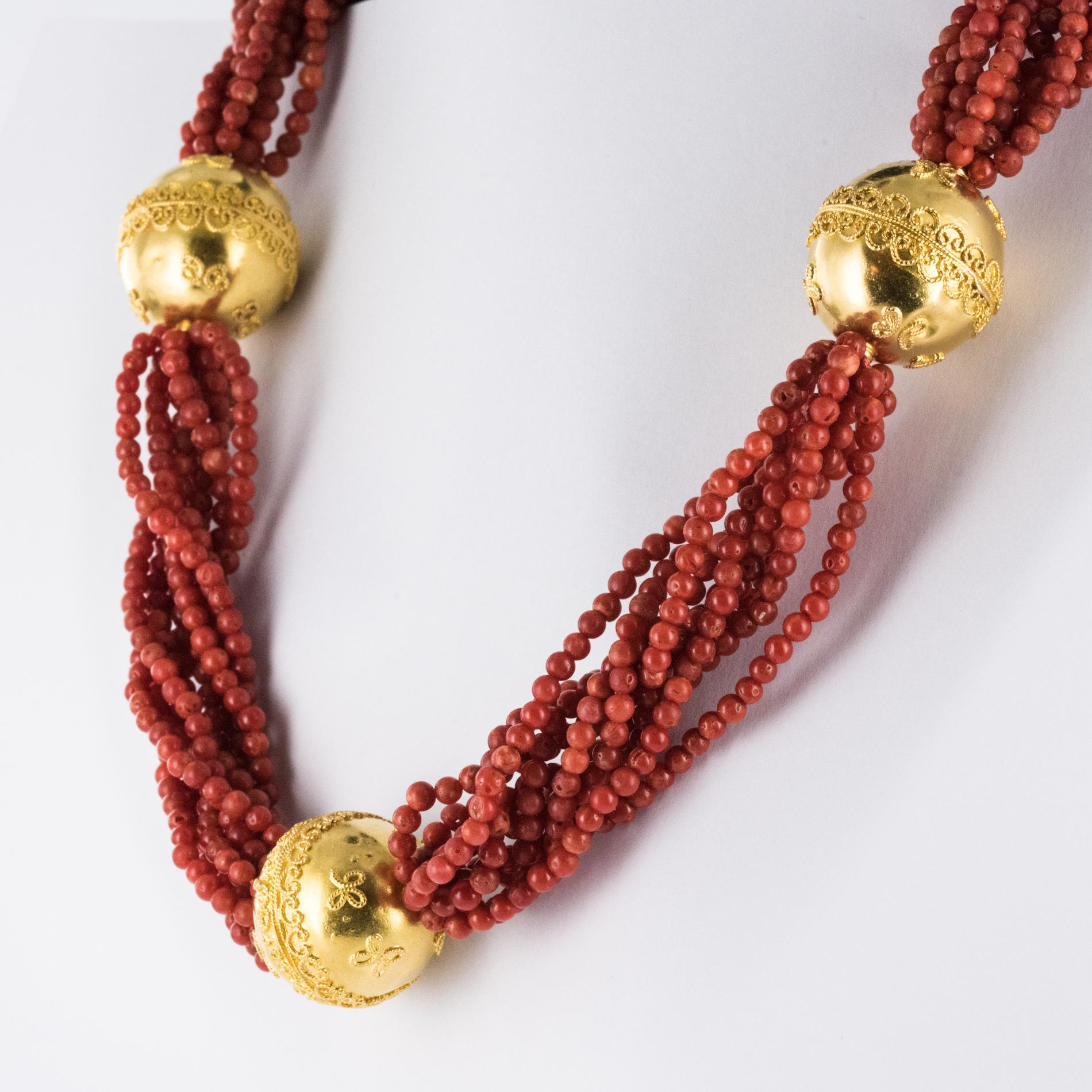 20th Century Red Coral Pearls 18 Karat Yellow Gold Chiseled Pearls Necklace In Good Condition In Poitiers, FR