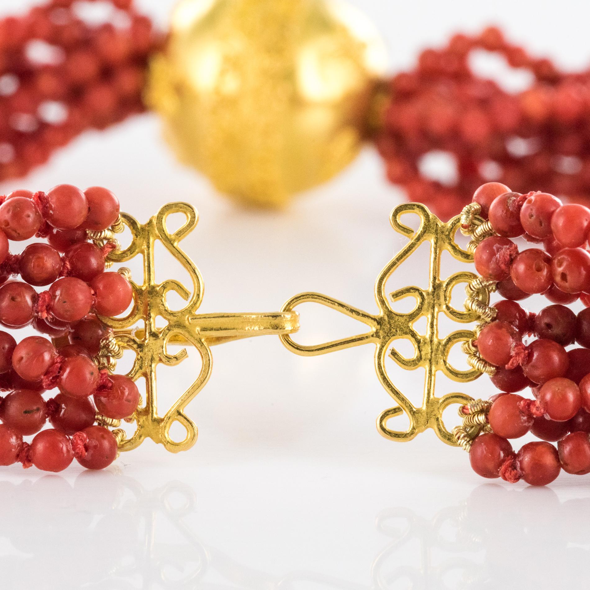 20th Century Red Coral Pearls 18 Karat Yellow Gold Chiseled Pearls Necklace 2