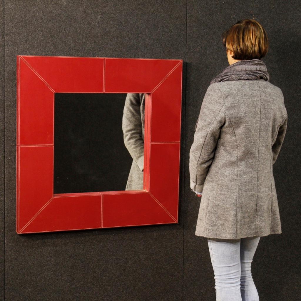 Espejo de diseño italiano de piel sintética roja del siglo XX, 1980 en venta 6