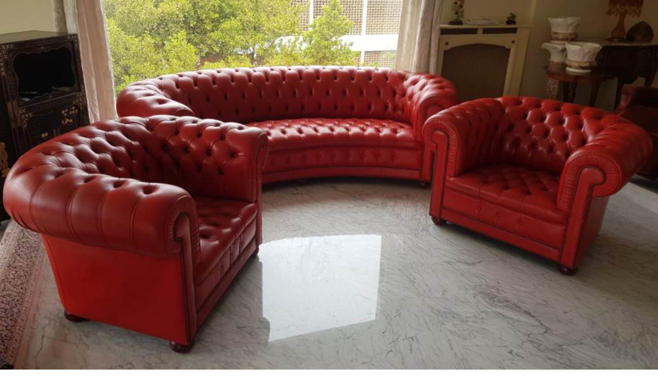 Chesterfield red leather set of oval shaped sofa and two club armchairs.
Very good condition.
England, circa 1970.