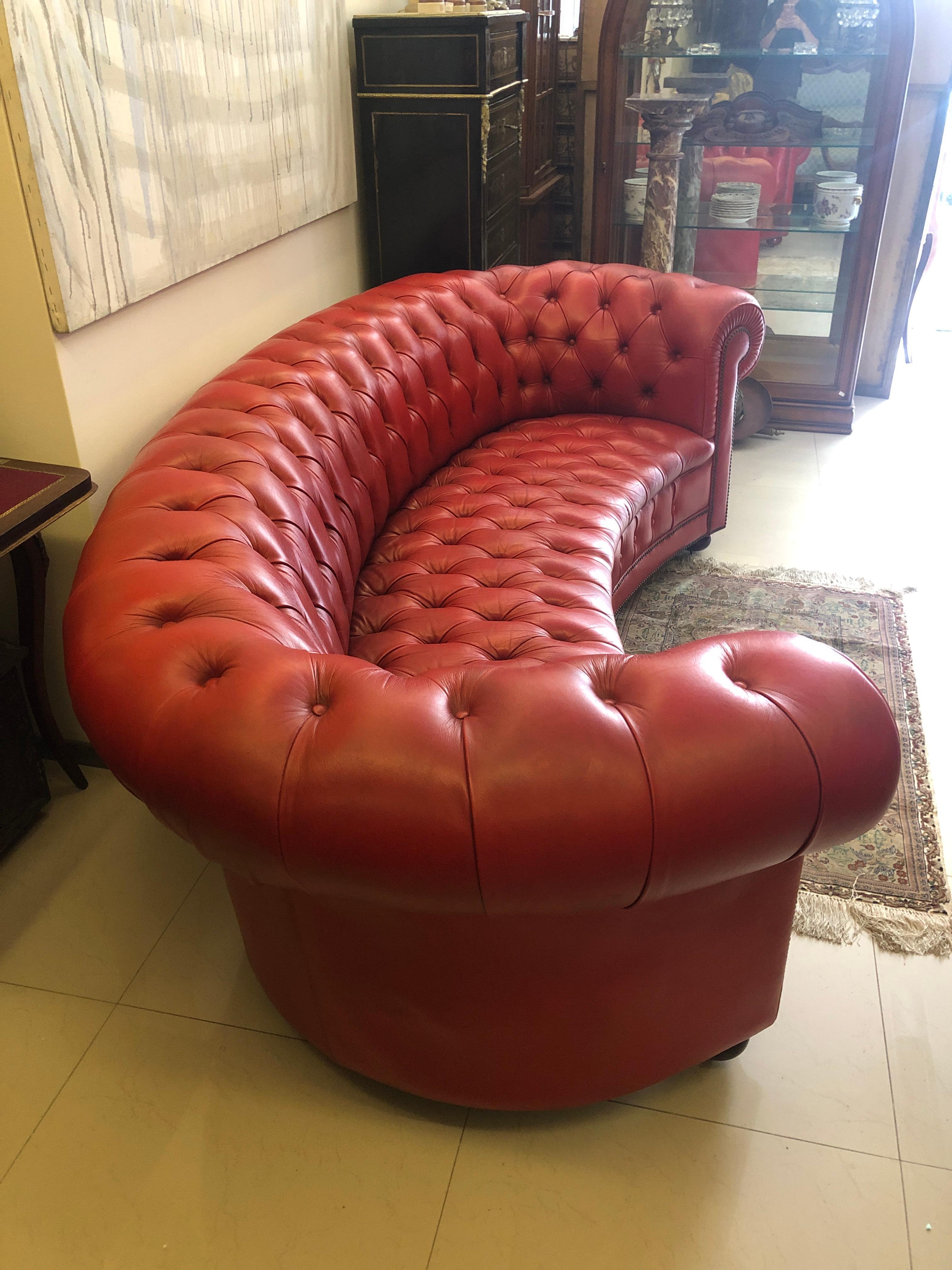 English 20th Century Red Leather Set of Chesterfield Oval Sofa with Two Club Armchairs