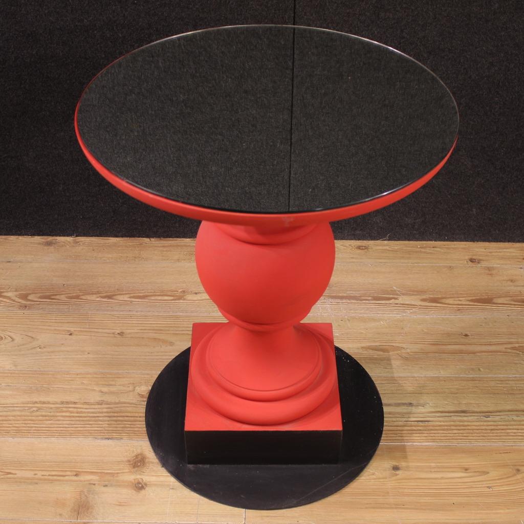 Table d'appoint ronde en bois peint en rouge du 20e siècle, 1970 en vente 4