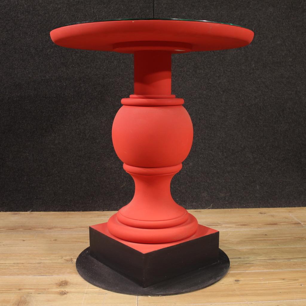 Table d'appoint ronde en bois peint en rouge du 20e siècle, 1970 en vente 5