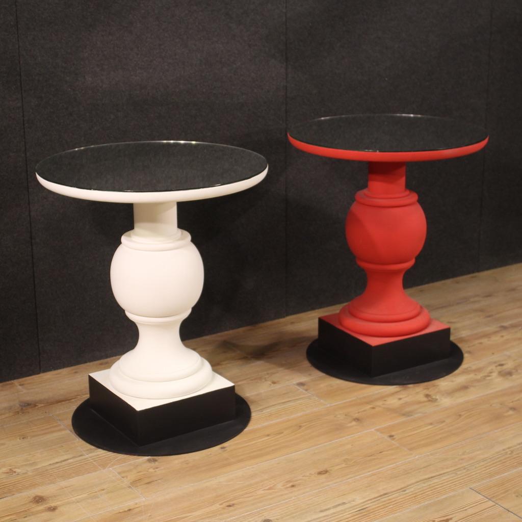 italien Table d'appoint ronde en bois peint en rouge du 20e siècle, 1970 en vente