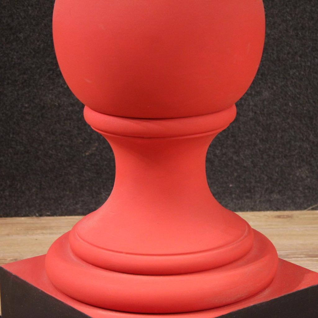Fin du 20e siècle Table d'appoint ronde en bois peint en rouge du 20e siècle, 1970 en vente