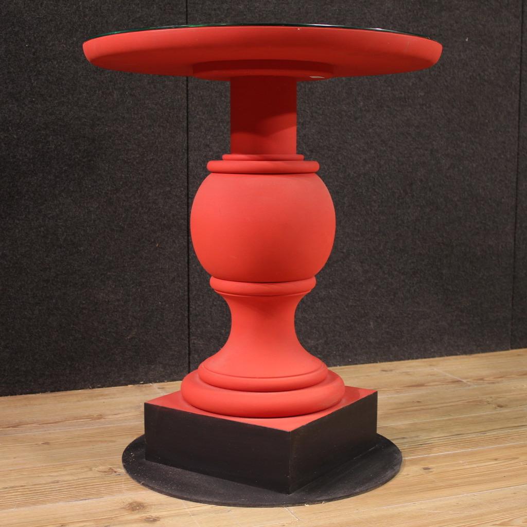 Table d'appoint ronde en bois peint en rouge du 20e siècle, 1970 en vente 2