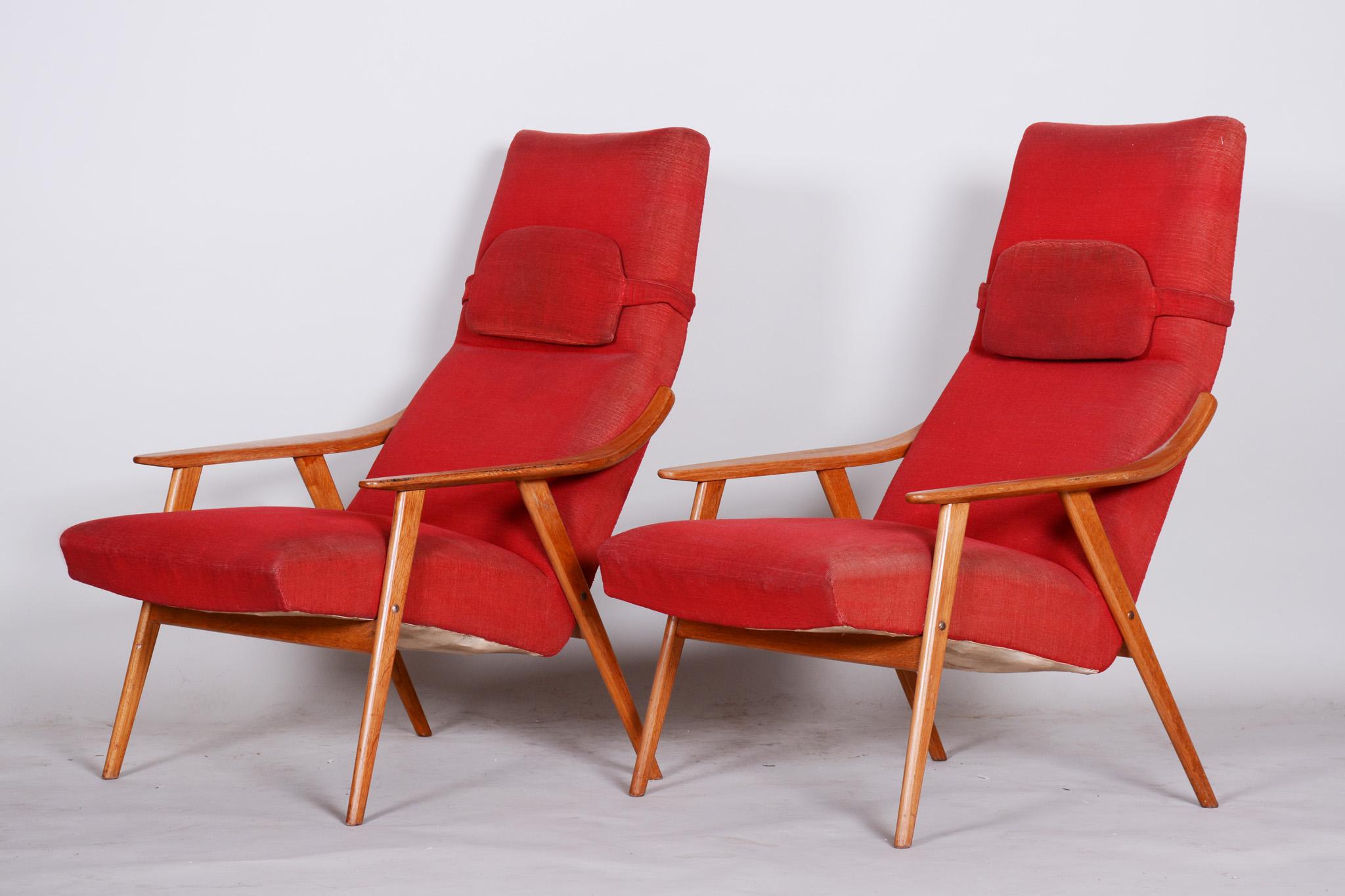 Pair of midcentury armchairs.
Original preserved condition
Source: Czechia
Material: Oak
Period: 1950-1959.