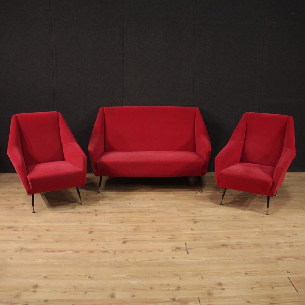 20th Century Red Velvet Italian Modern Sofa, 1960 In Good Condition For Sale In Vicoforte, Piedmont