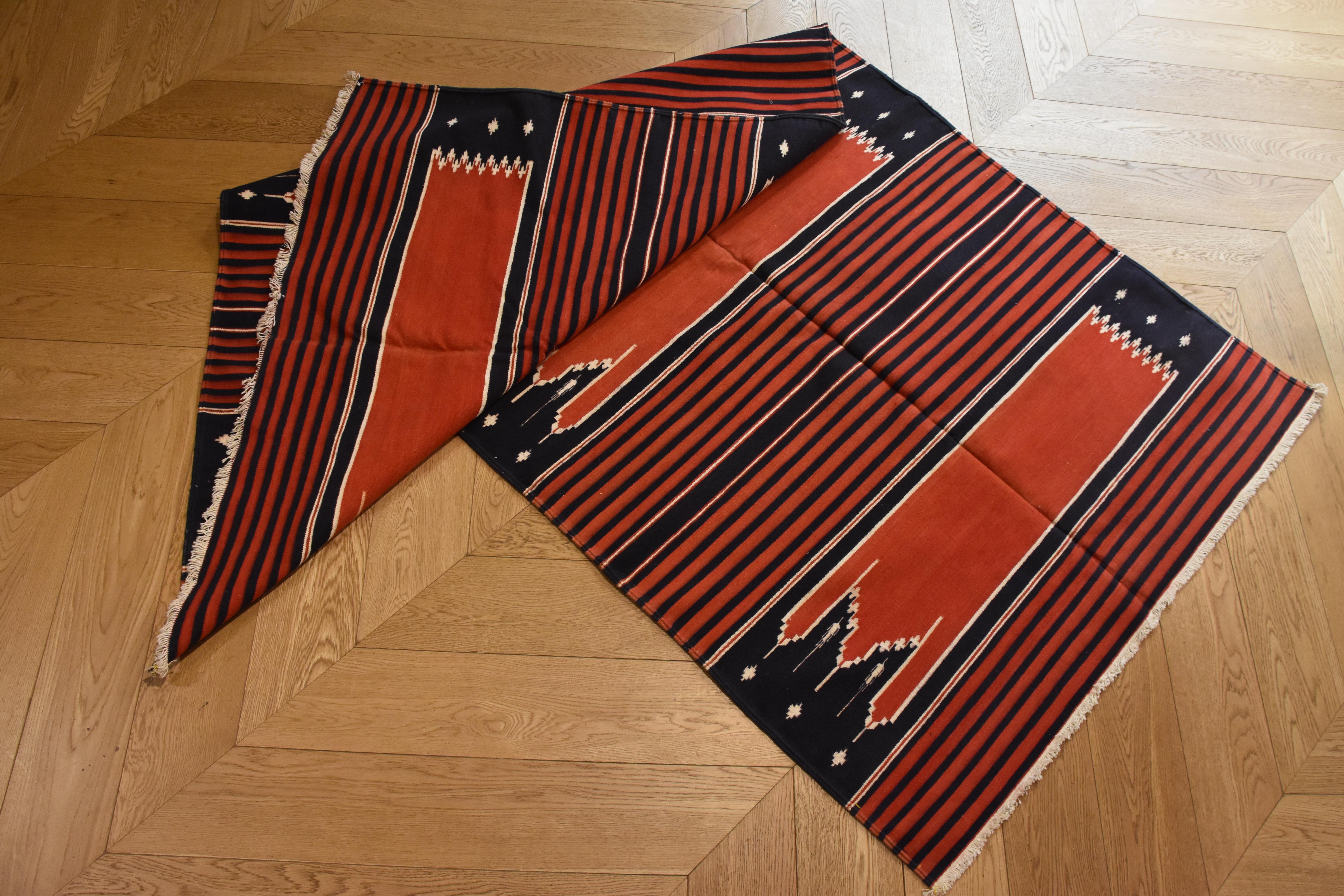 Roter, weißer und blauer Dhurrie Saf-Läufer Mehrab aus Indien, 20. Jahrhundert, 1970er Jahre im Angebot 8
