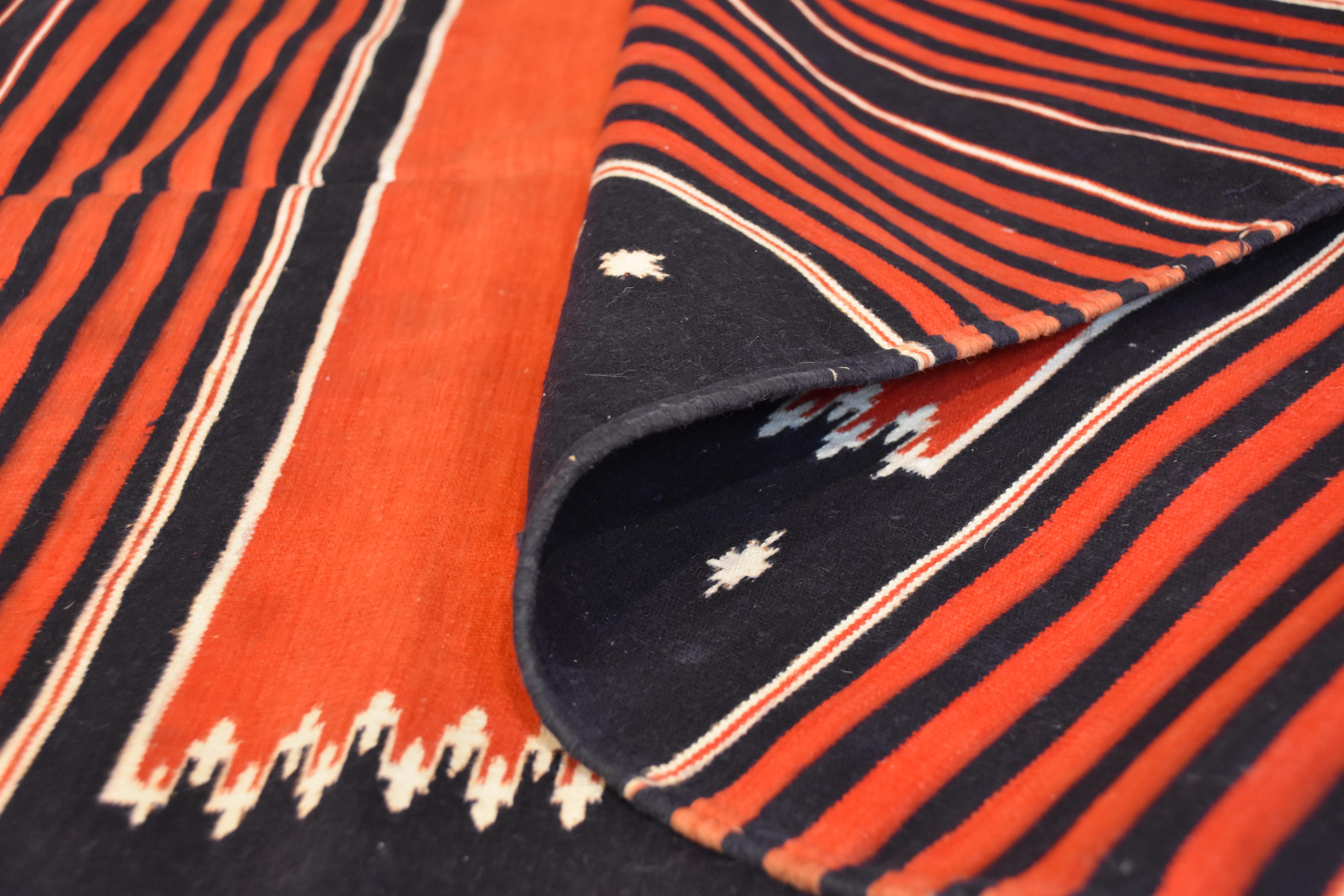 Roter, weißer und blauer Dhurrie Saf-Läufer Mehrab aus Indien, 20. Jahrhundert, 1970er Jahre im Angebot 9