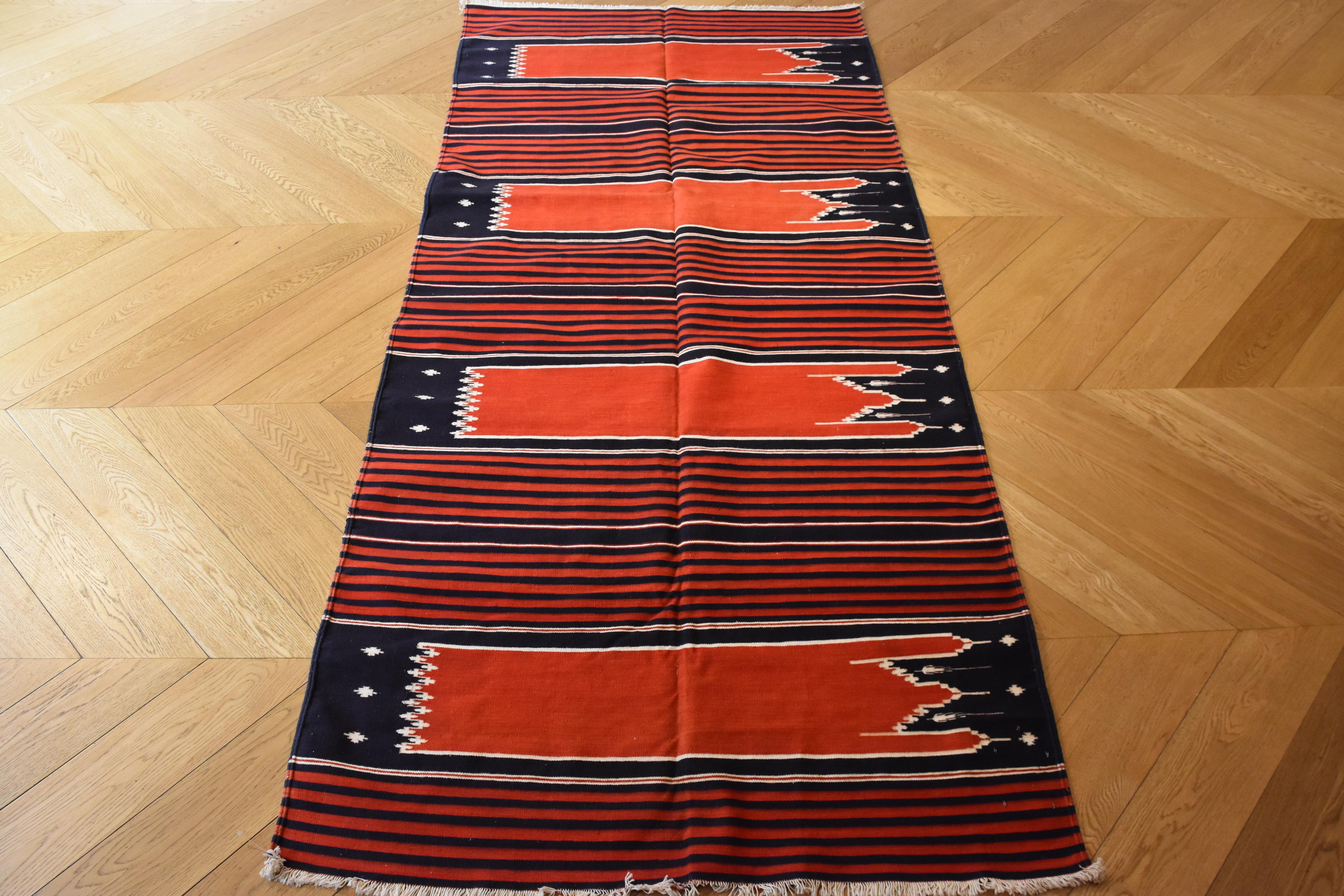 20th Century Red, White and Blue Dhurrie Saf Runner Mehrab Rug from India, 1970s In Good Condition For Sale In Firenze, IT