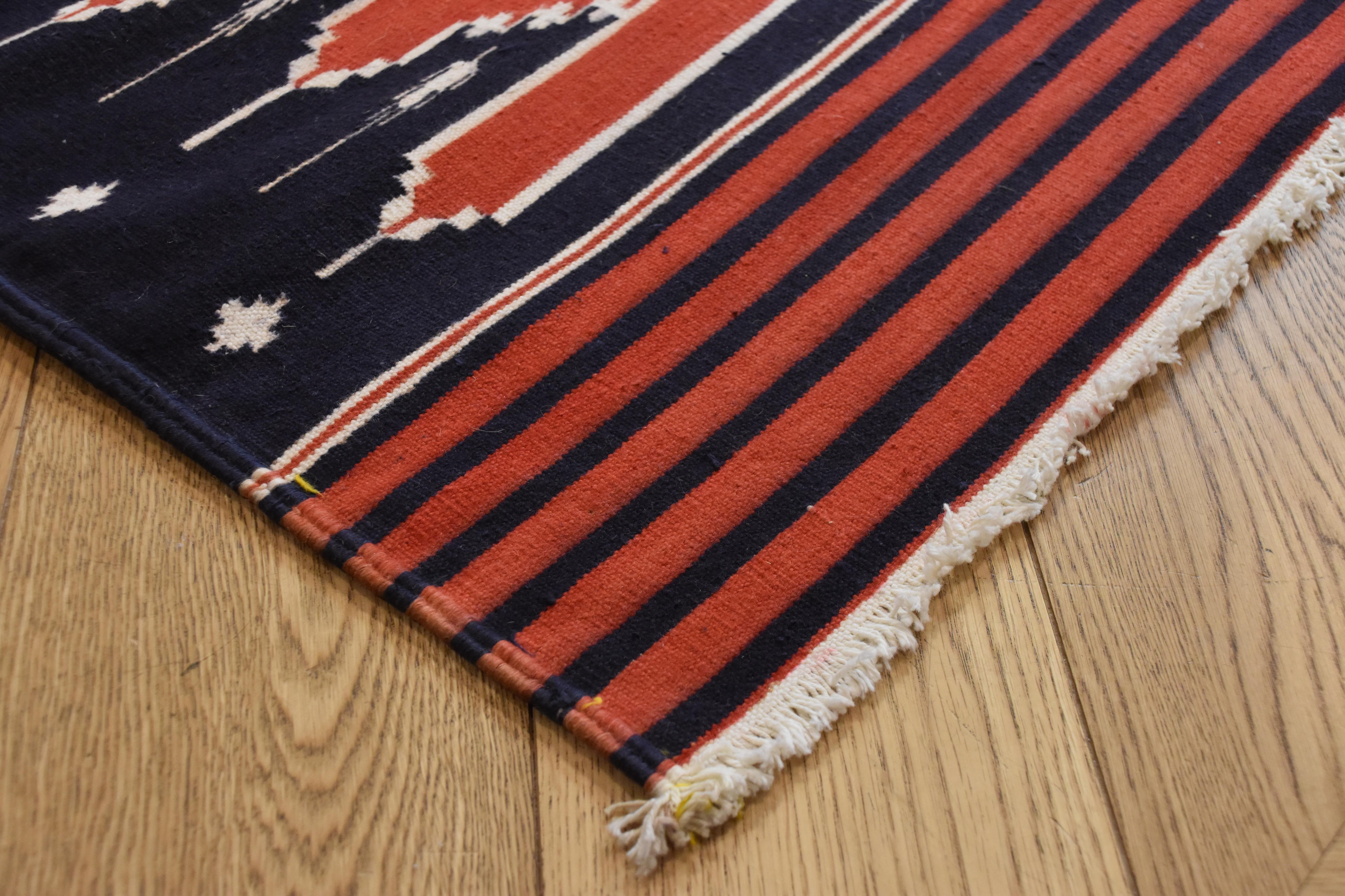 20th Century Red, White and Blue Dhurrie Saf Runner Mehrab Rug from India, 1970s For Sale 3