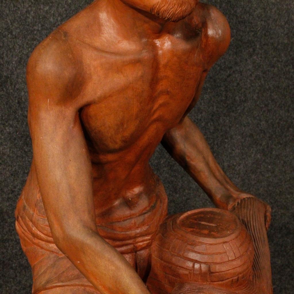Asiatique Sculpture orientale de pêcheur en bois rouge du 20ème siècle, 1960