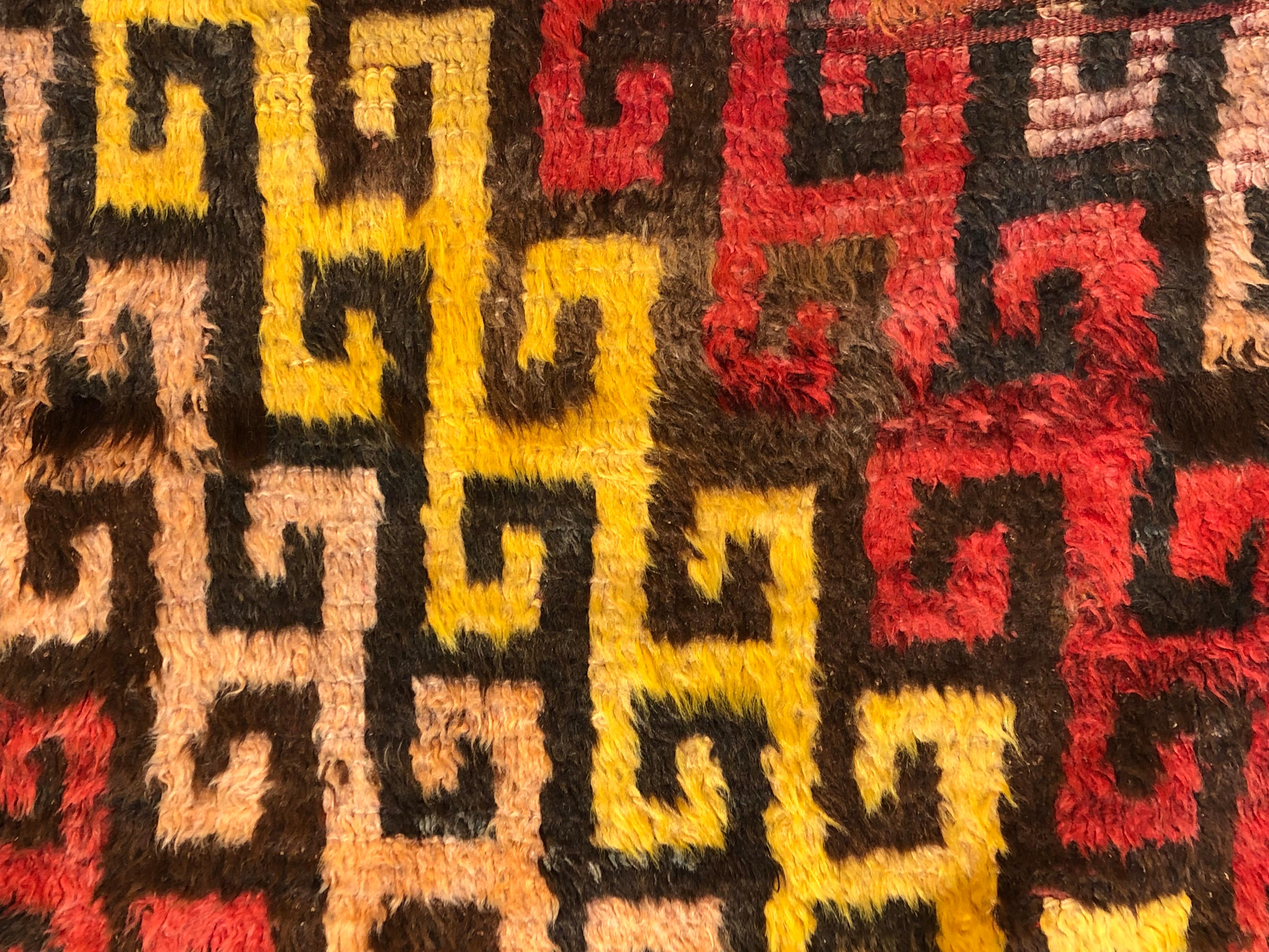 Noué à la main Tapis turc Tulu haut en laine rouge, jaune et marron, années 1950 en vente