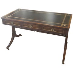 bureau de style Régence du 20e siècle Beacon Hill en acajou et bois de rose avec dessus en cuir