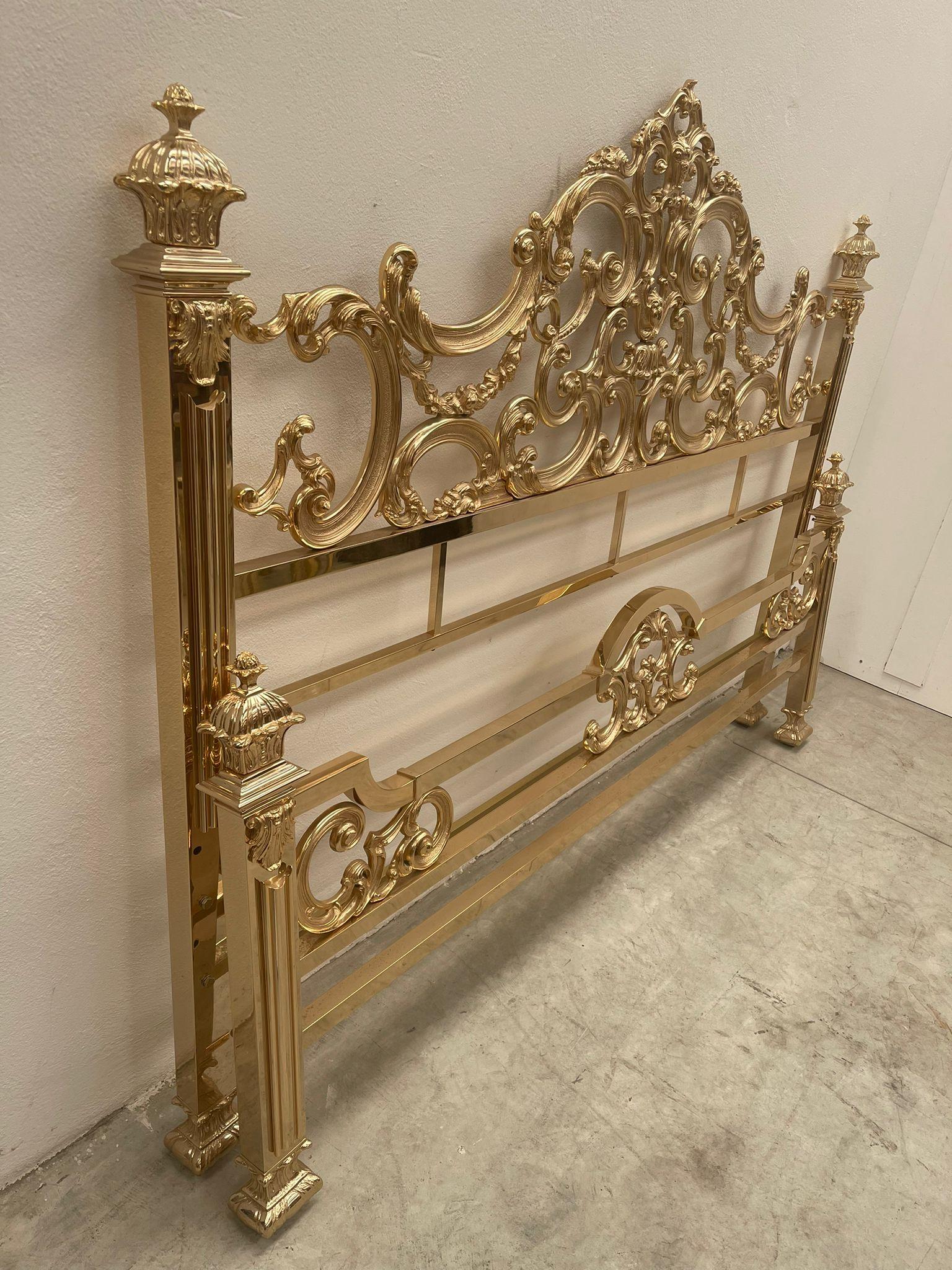 Regency frame and headboard designed by Mice Versailles in the 1970s. Italian Art Double bed and full size made all by brass. 
In very good condition.

The price is related to frame and headborad.