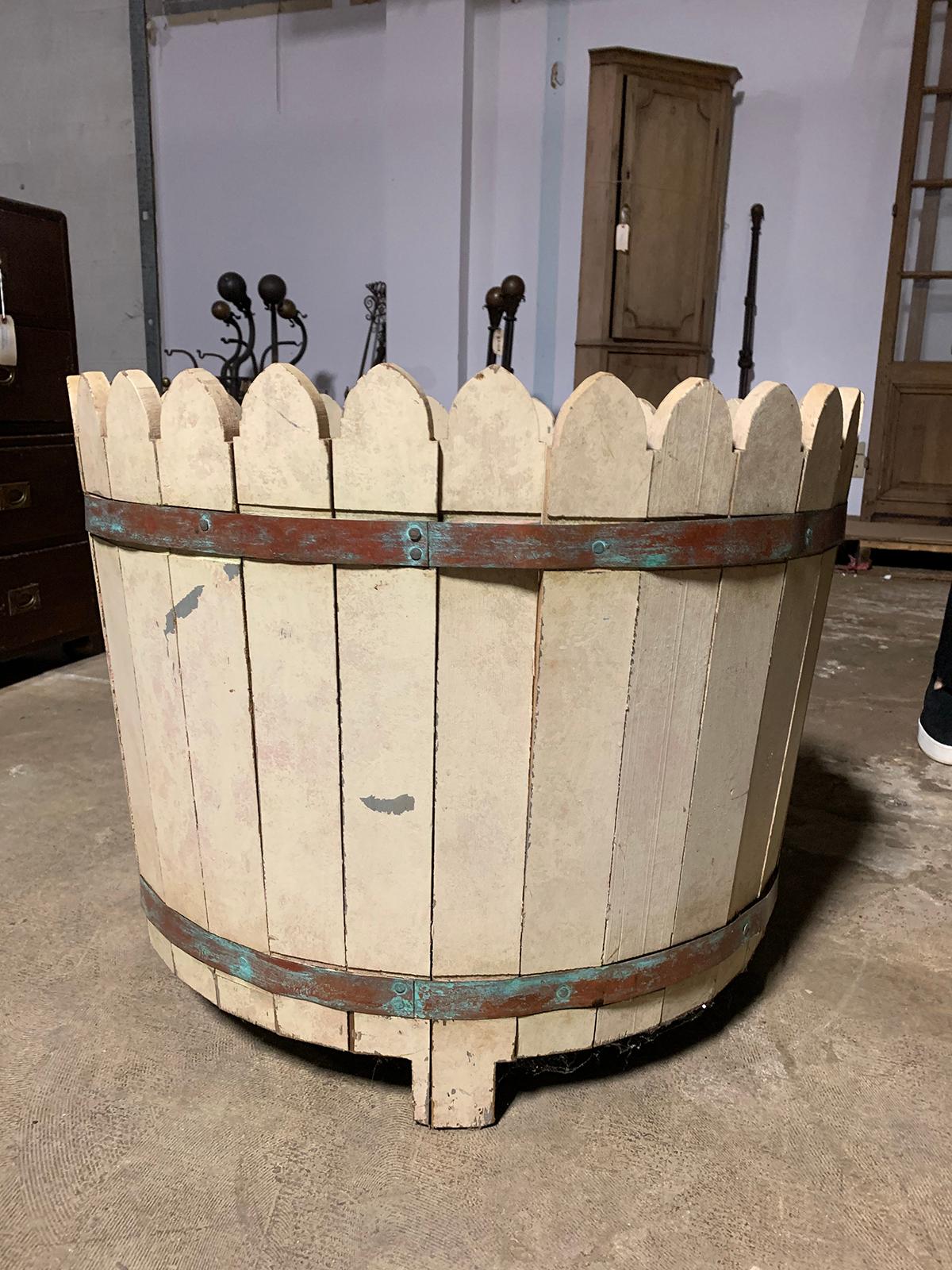 20th Century Regency Style Large Wooden Container In Good Condition In Atlanta, GA