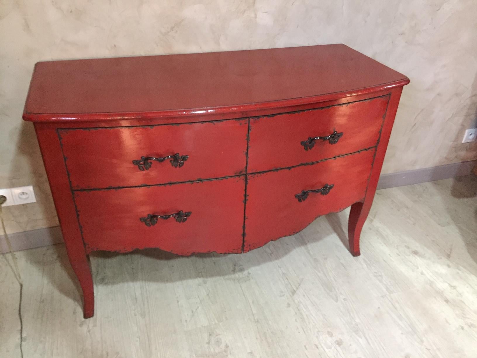 Beautiful 20th century Regency style red patinated commode.
Four large drawers. Nice patina.