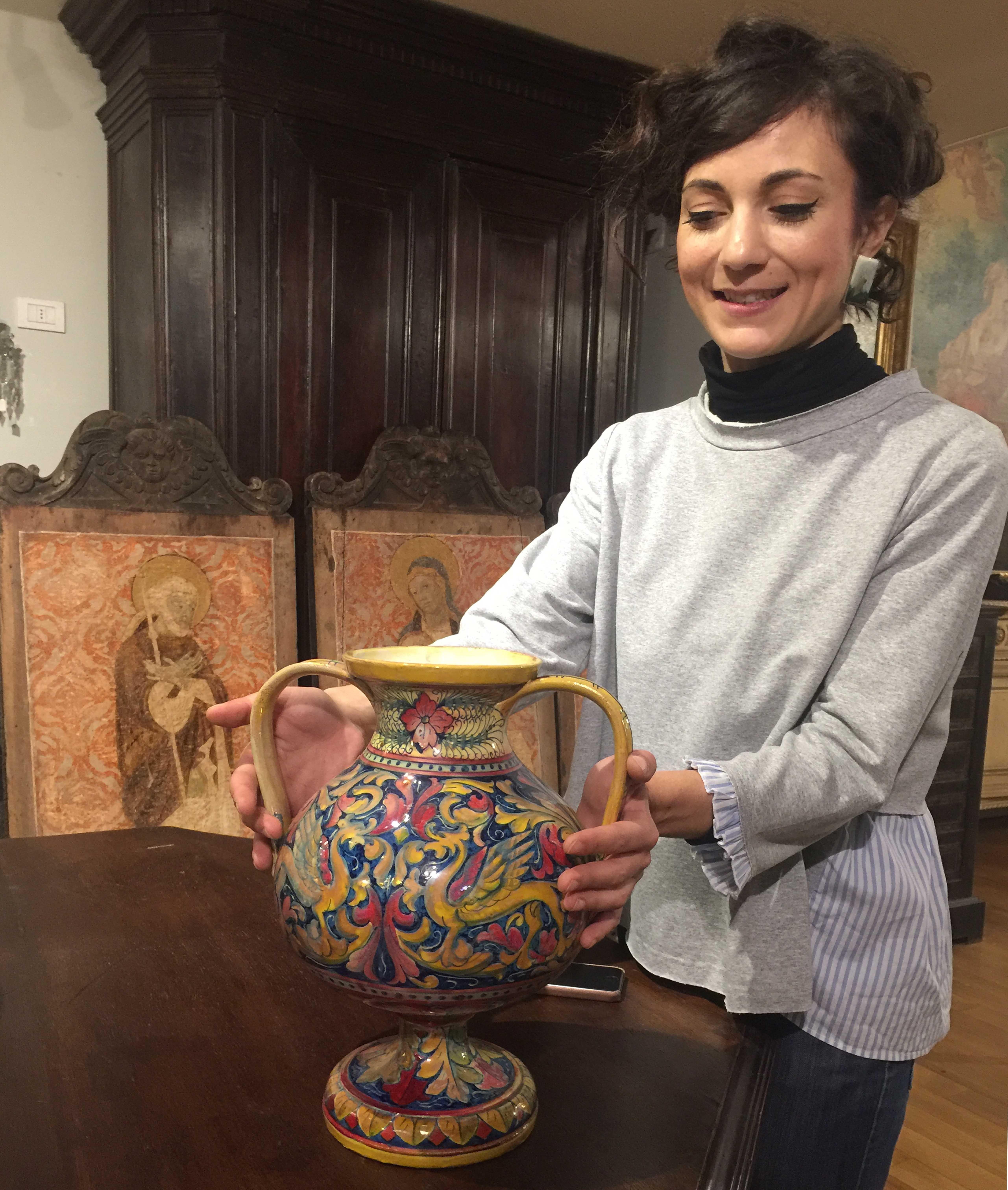 20th Century Renaissence Revival Polychrome Drawings Pottery Gualdo Tadino Vase For Sale 7