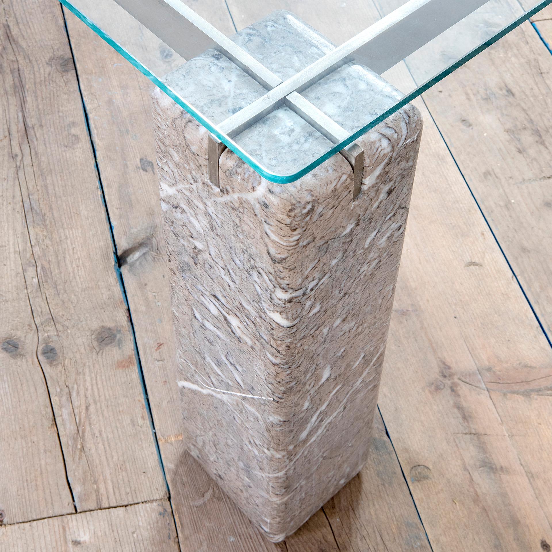 Renato Polidori Skipper-Tisch Mod. aus dem 20. Jahrhundert. Faraone Marmor und Kristall, 80er Jahre (Abgeschrägt) im Angebot