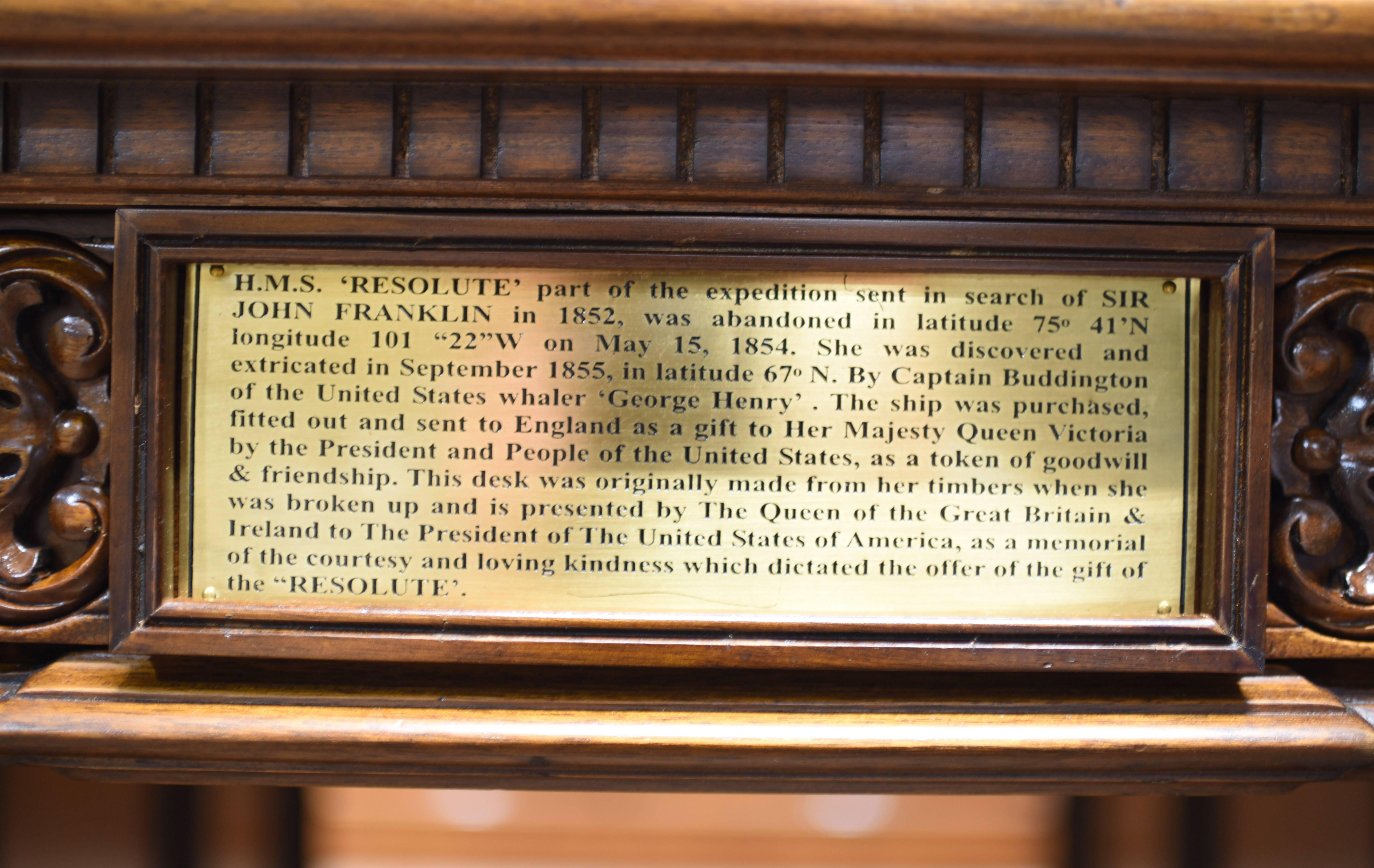 Replica des Präsidentenschreibtischs des Weißen Hauses aus dem 20. Jahrhundert (Handgeschnitzt)
