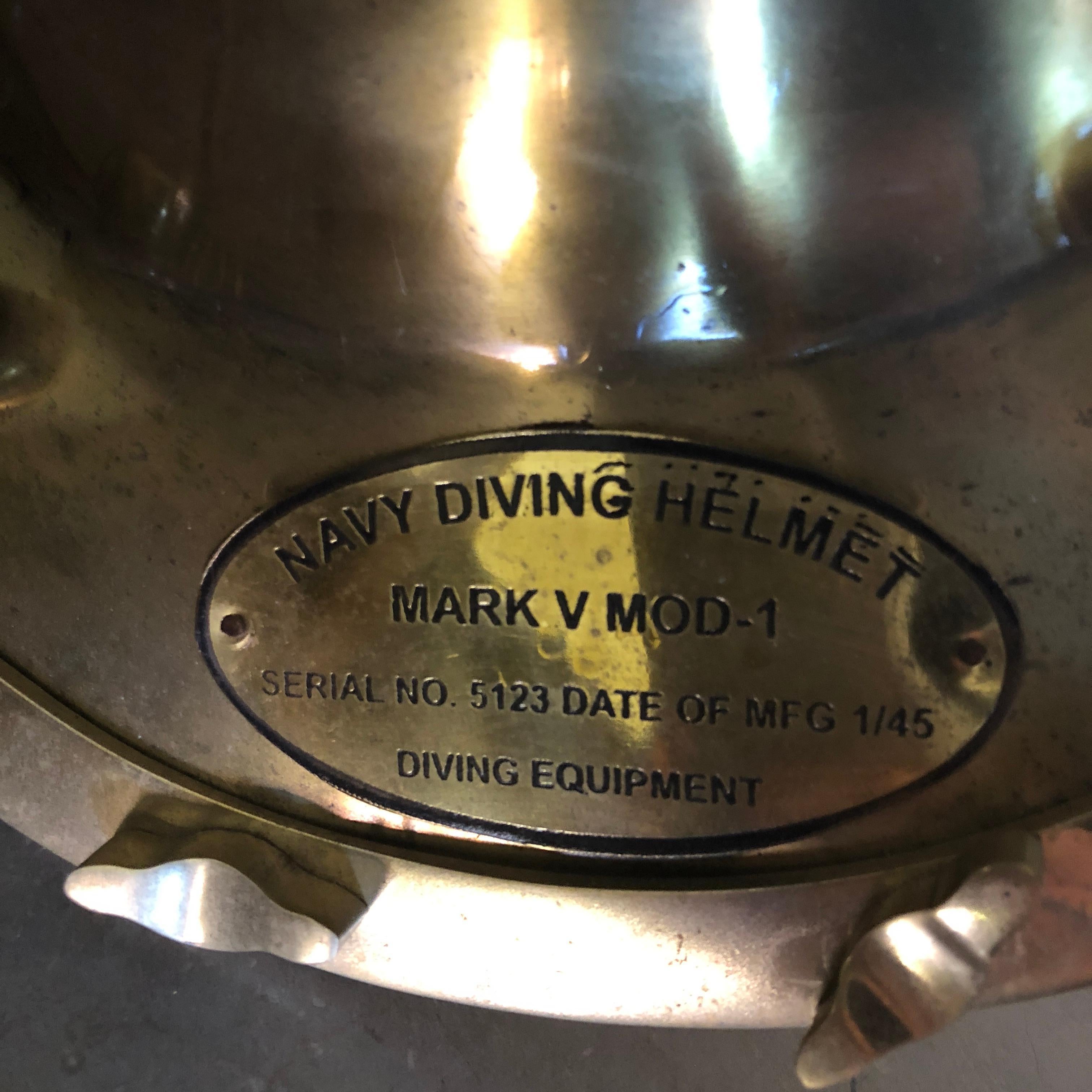 20th Century, Reproduction American Mark V Navy Bronze/ Brass Diving Helmet (Amerikanische Klassik)