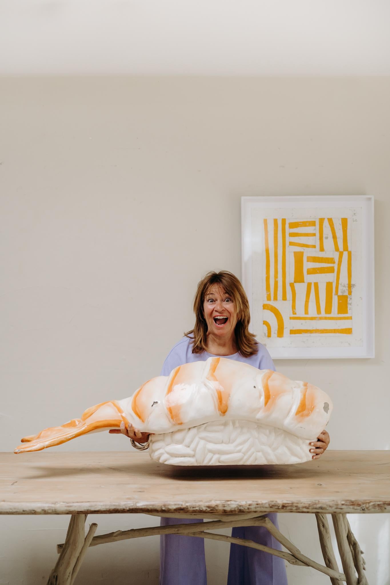 apportez un peu de fun dans votre intérieur avec cet objet décalé et très décoratif : un très grand sushi en résine ... réalisé dans les années 1990 comme objet publicitaire ...