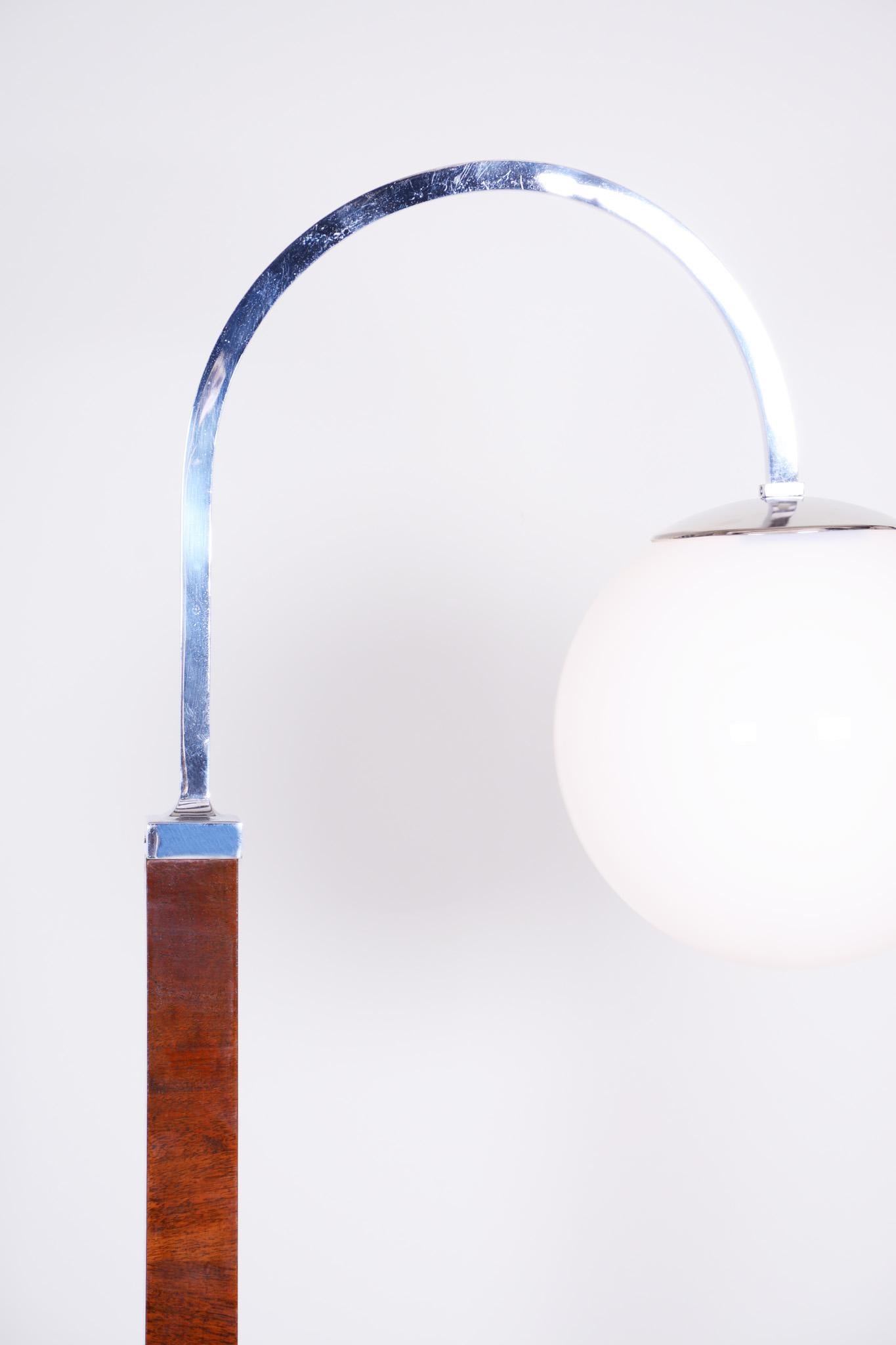 Completely restored with new electrification.

Source: Czechoslovakia
Style: Art Deco.
Period: 1920-1929.
Material: Walnut, chrome-plated steel and milk glass.