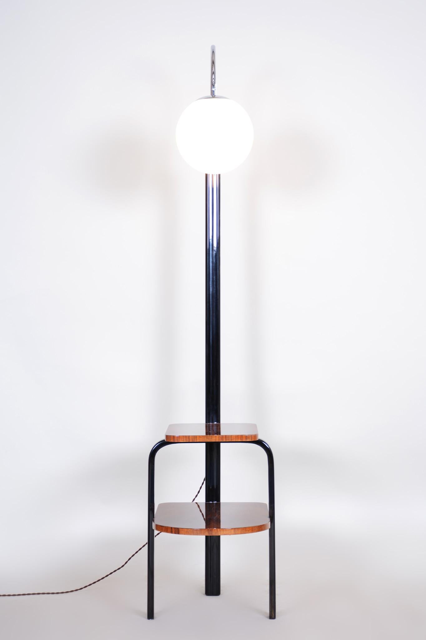 Completely restored with new electrification.

Source: Czechia (Czechoslovakia)
Style: Art Deco.
Period: 1920-1929.
Material: Walnut, chrome-plated steel and milk glass.