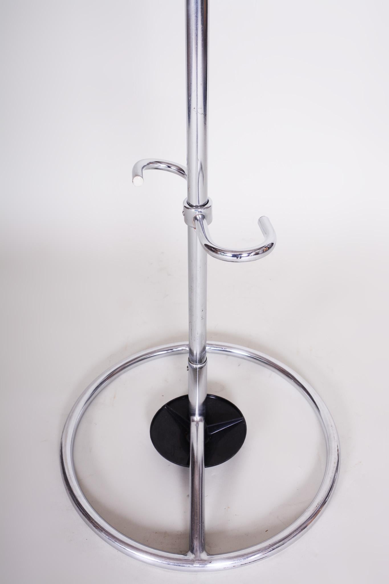 20th Century Restored Czech Bauhaus Hall Coat Stand by Robert Slezák, 1930s In Good Condition For Sale In Horomerice, CZ
