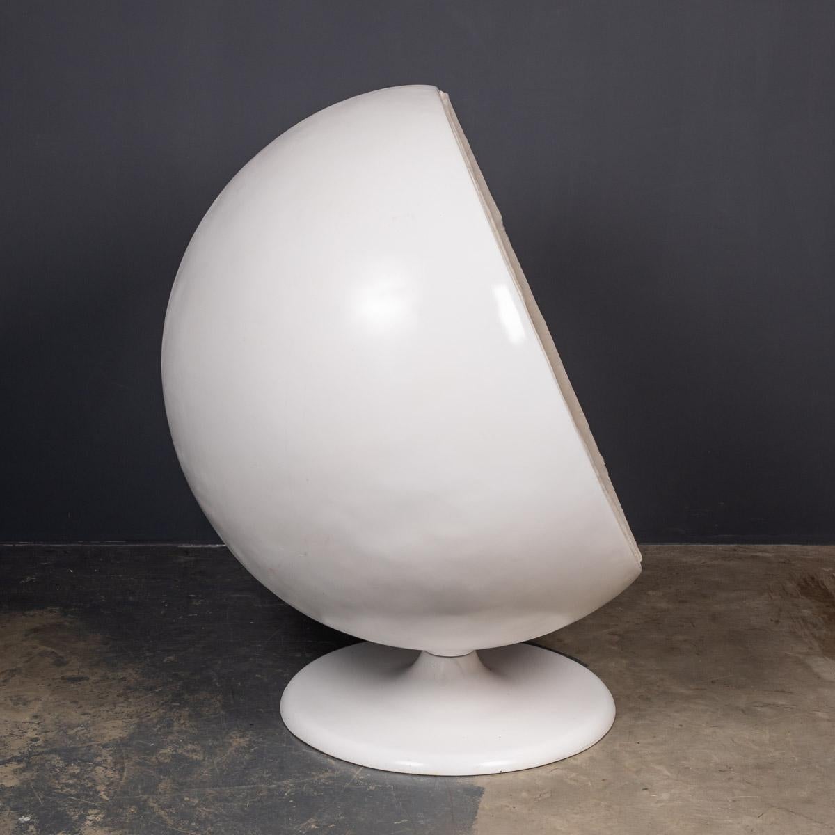 20th Century Retro Ball Chair in the Style of Eero Aarnio for Asko, C.1960 In Good Condition In Royal Tunbridge Wells, Kent