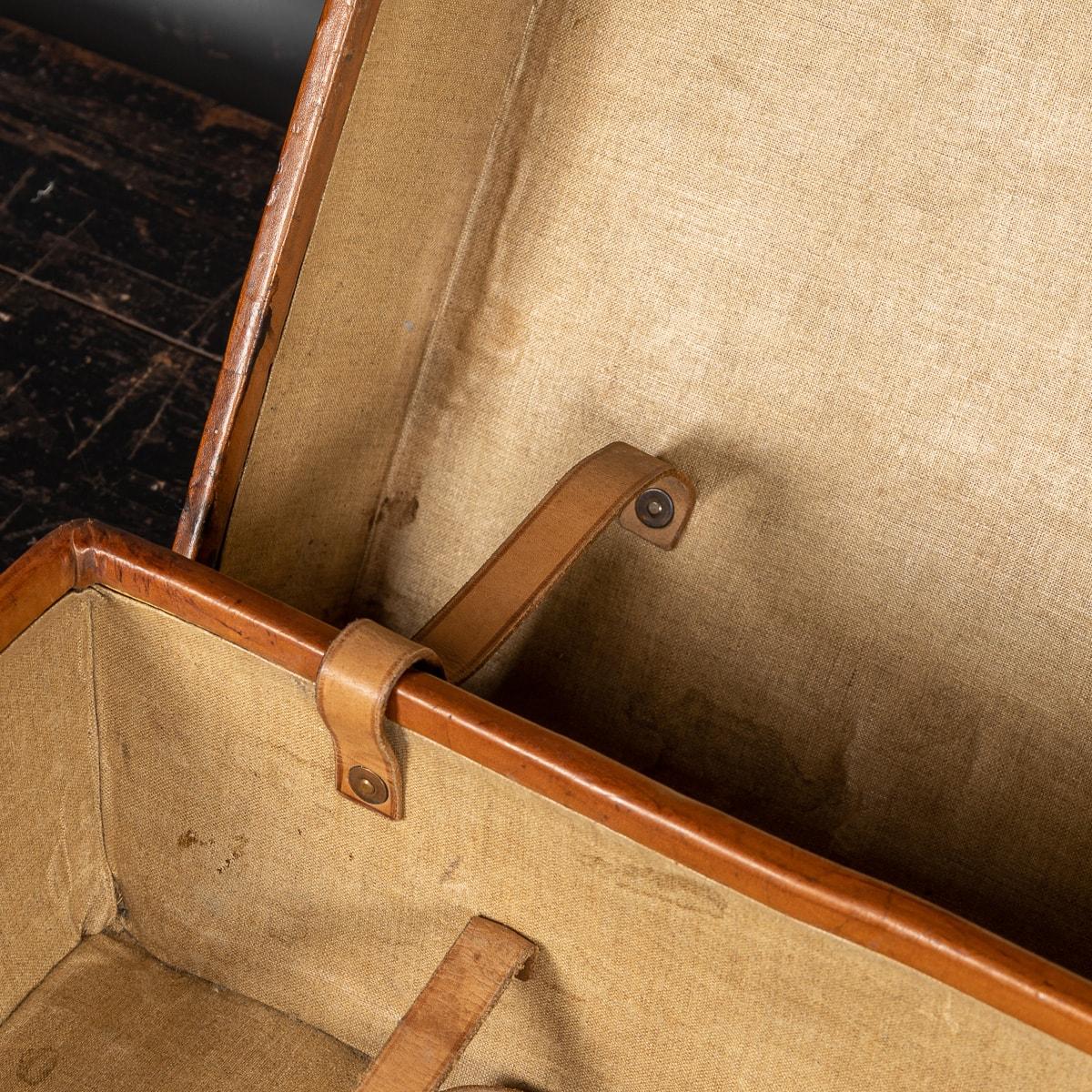 20th Century Revelation Expanding Leather Suitcase, c.1920 For Sale 9