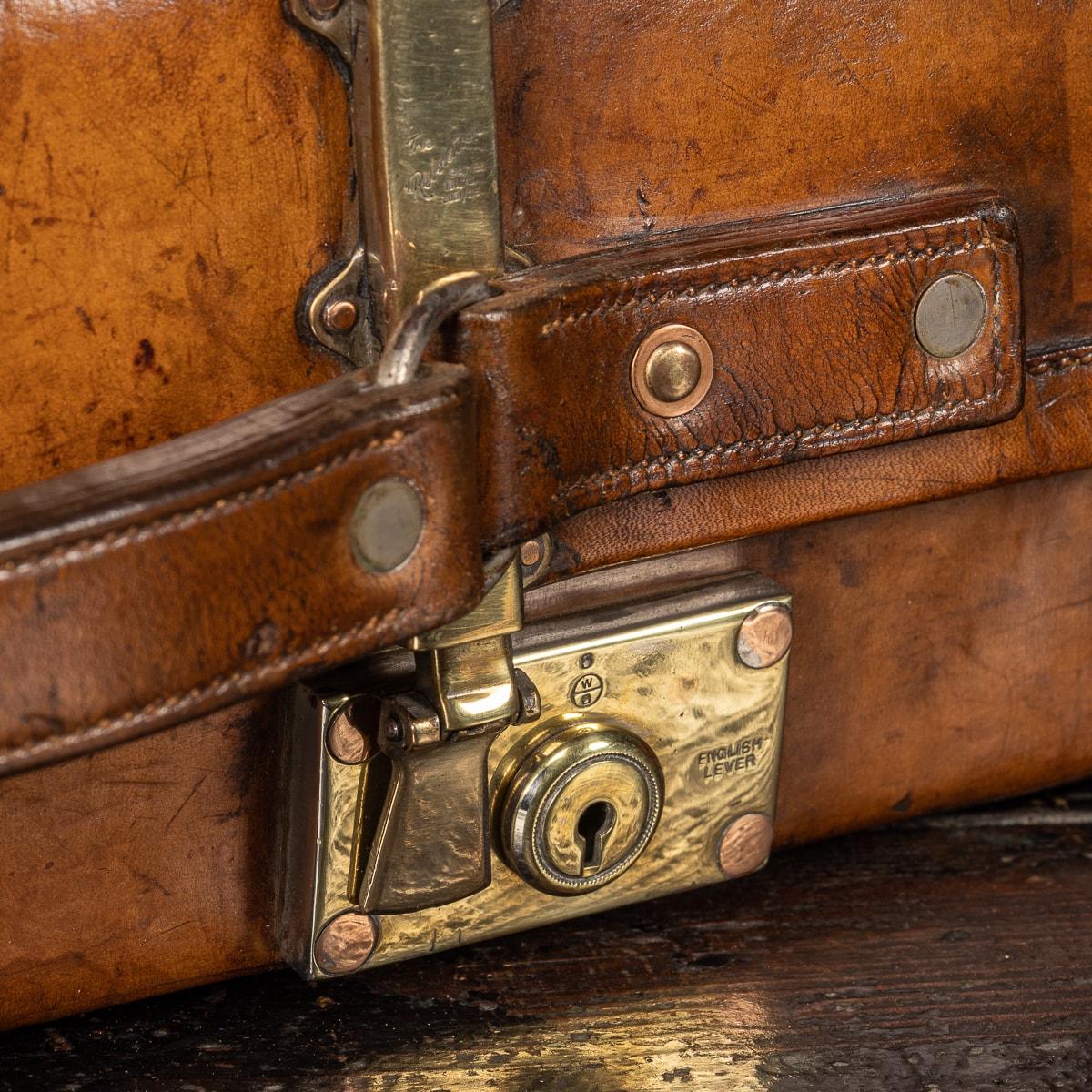 20th Century Revelation Expanding Leather Suitcase, c.1920 For Sale 12