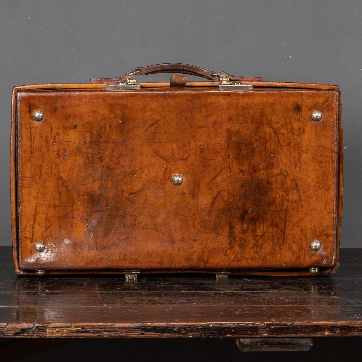 20th Century Revelation Expanding Leather Suitcase, c.1920 For Sale 1