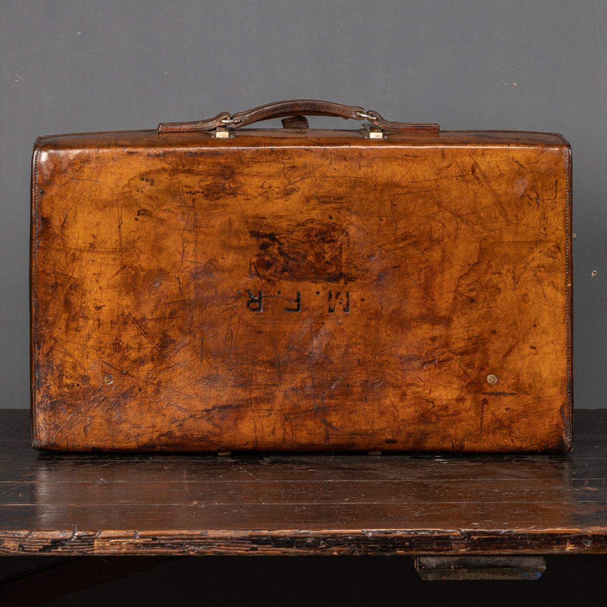 20th Century Revelation Expanding Leather Suitcase, c.1920 For Sale 2