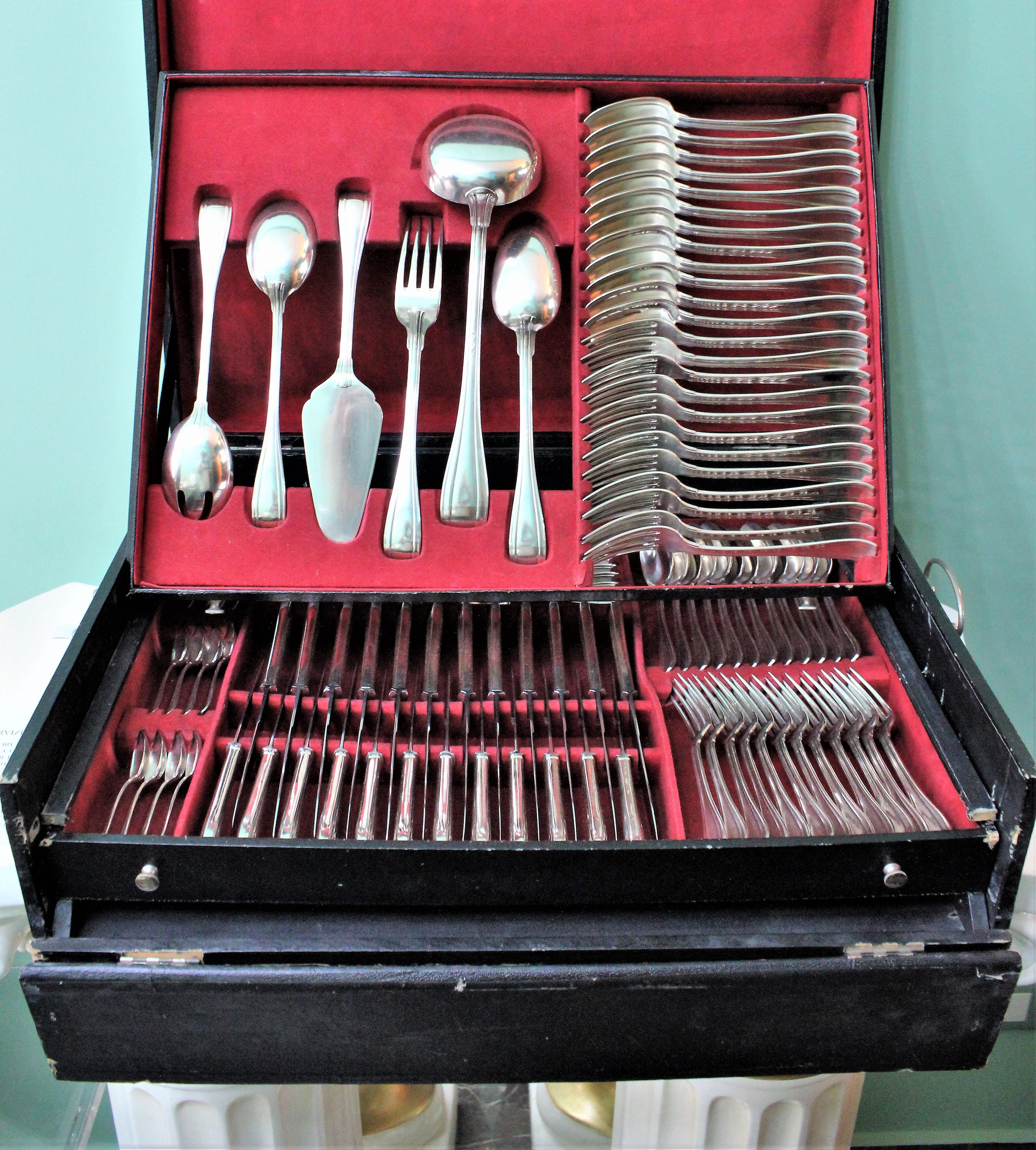 Beautiful Art Deco tableware silver set realized between 1934 and 1944 by the famous Ricci Argenteria from Alessandria, Italy.
Silver 800/1000 marks, maker marks and re-seller marks.
The re-seller was Miracoli in Milan, another prestigious silver