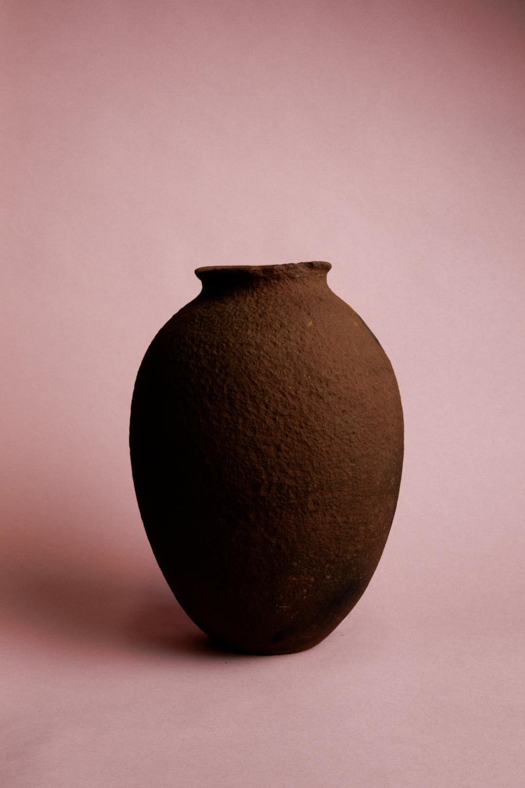 Vaso in terracotta turca della metà del XX secolo realizzato a mano con ricchi toni della terra In condizioni buone in vendita a London, GB