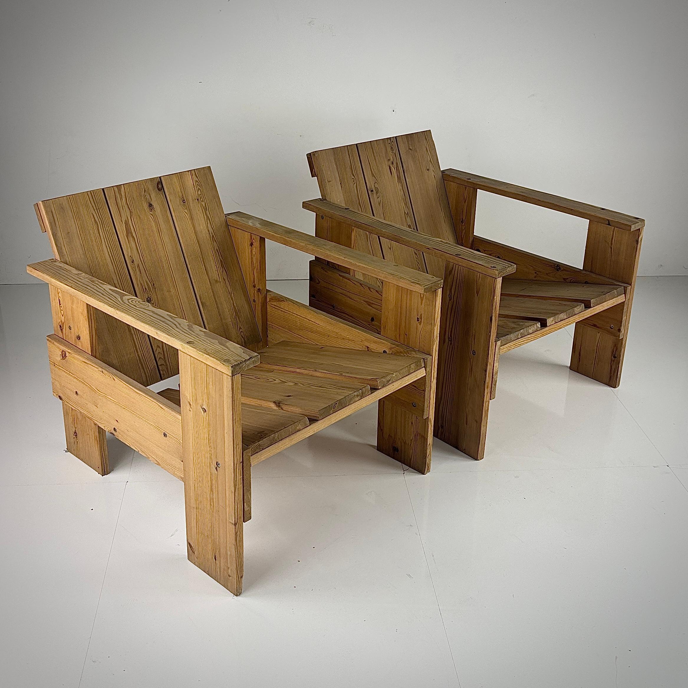 Crate Chair Prix par chaise (5 disponibles) D'après un dessin de Gerrit Rietveld. Probablement par Metz & Co. L'architecte et designer de meubles néerlandais Gerrit Rietveld (1888-1964) a conçu les premiers meubles en caisse en 1934 à partir de