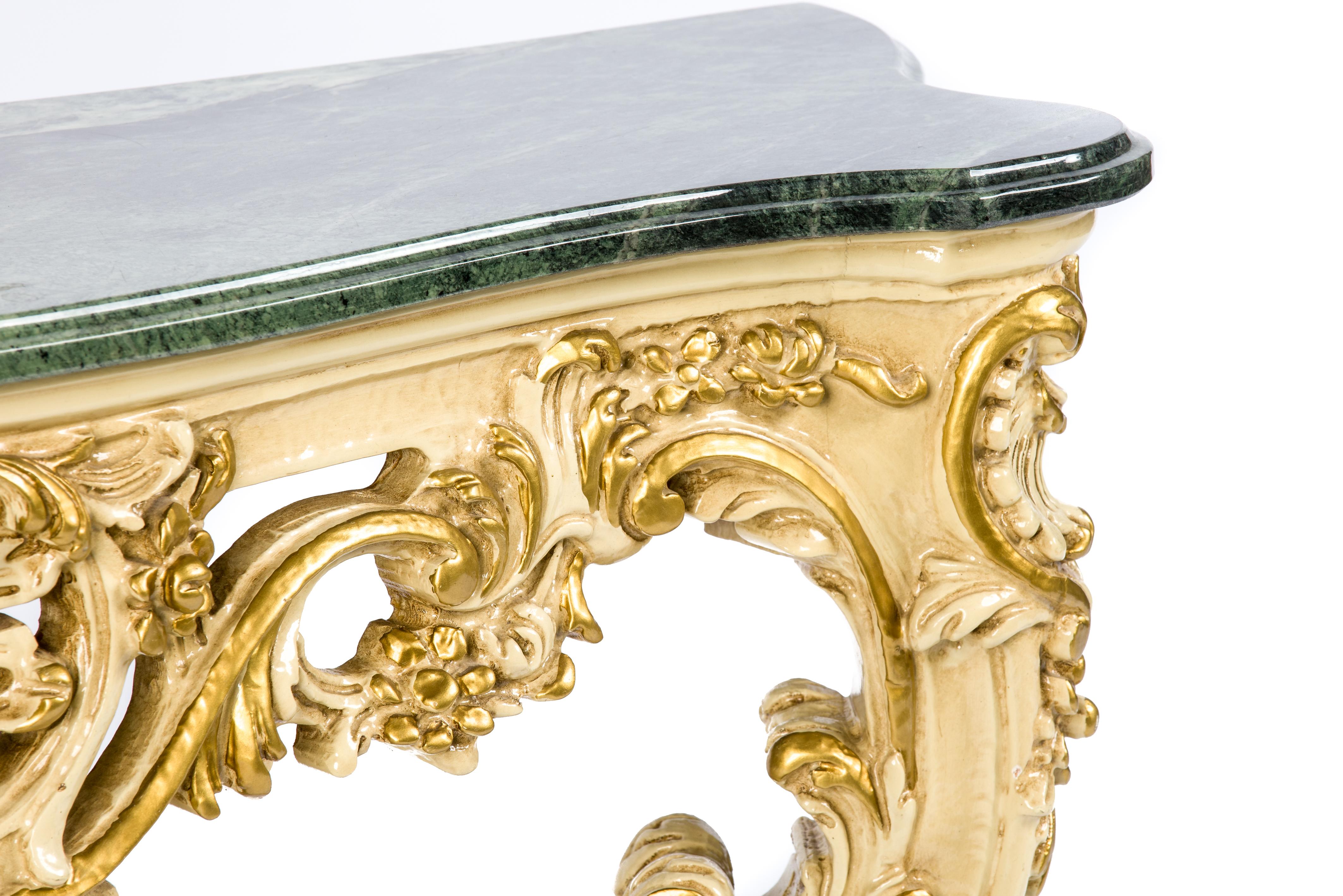 Consoles italiennes rococo du XXe siècle en bois doré sculpté et peinture avec miroir en vente 3