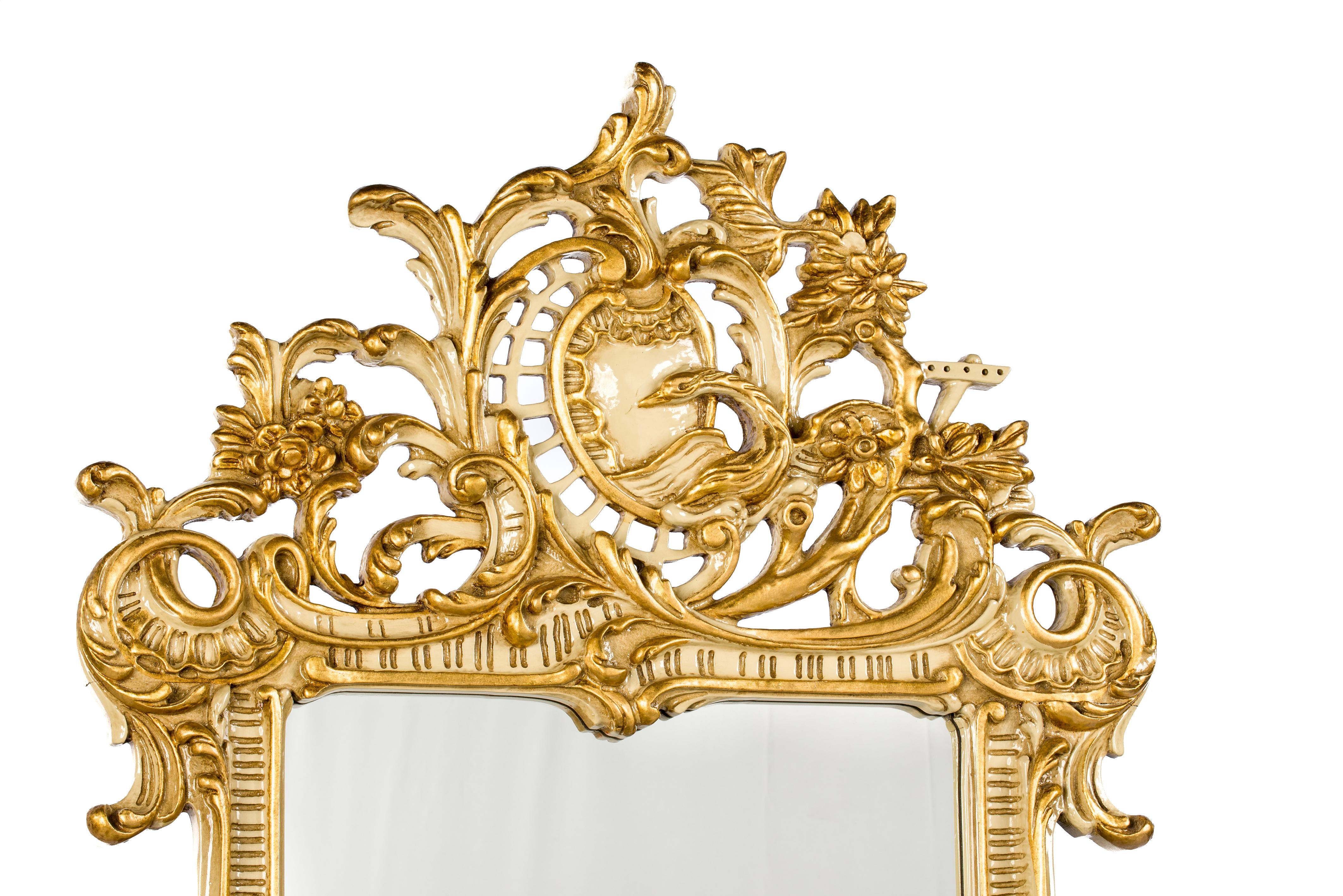 Rococo Consoles italiennes rococo du XXe siècle en bois doré sculpté et peinture avec miroir en vente