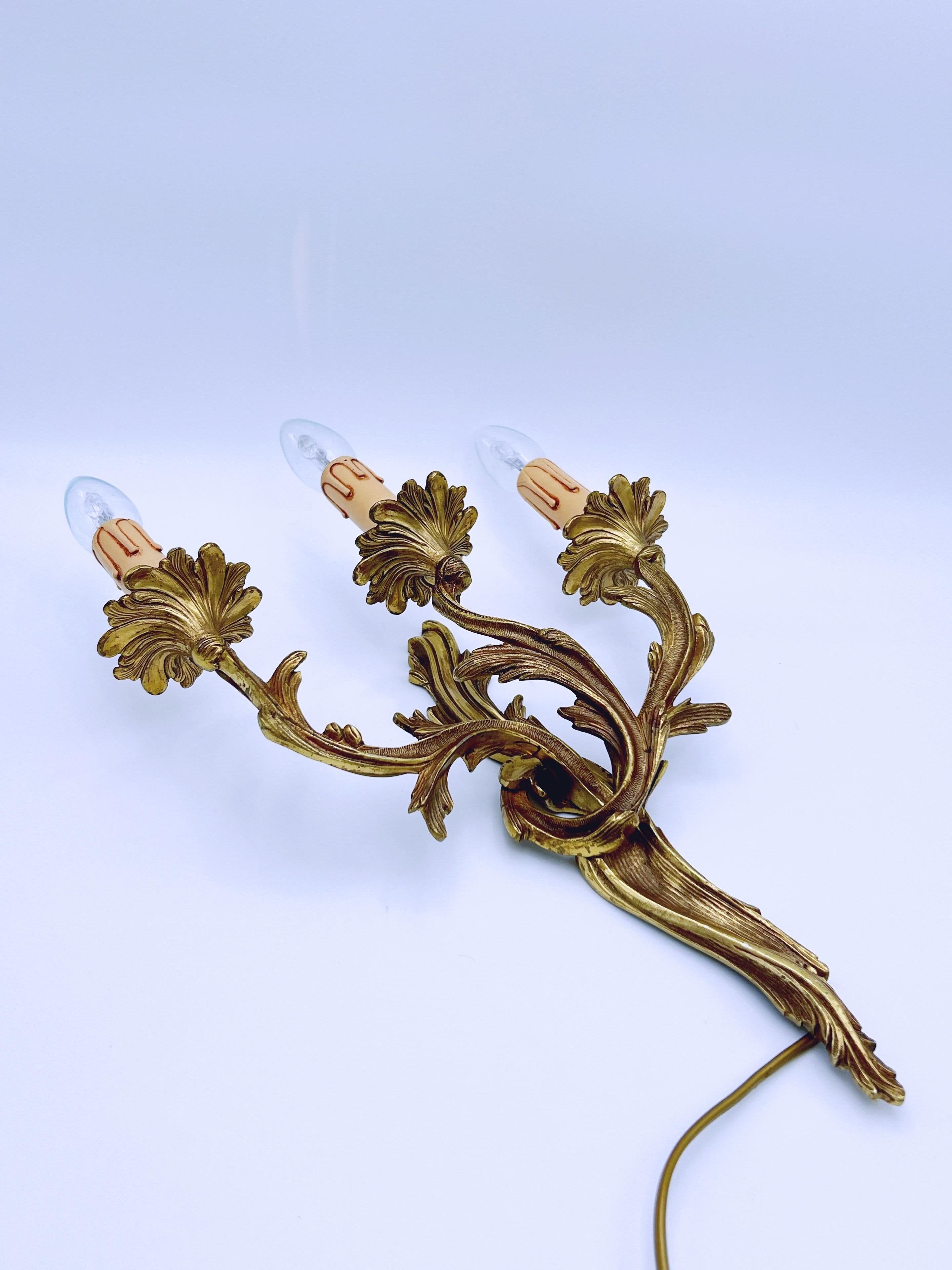 Lámpara de Pared / Aplique de Bronce Estilo Luis XV Francés / Rococo del Siglo XX en venta 2