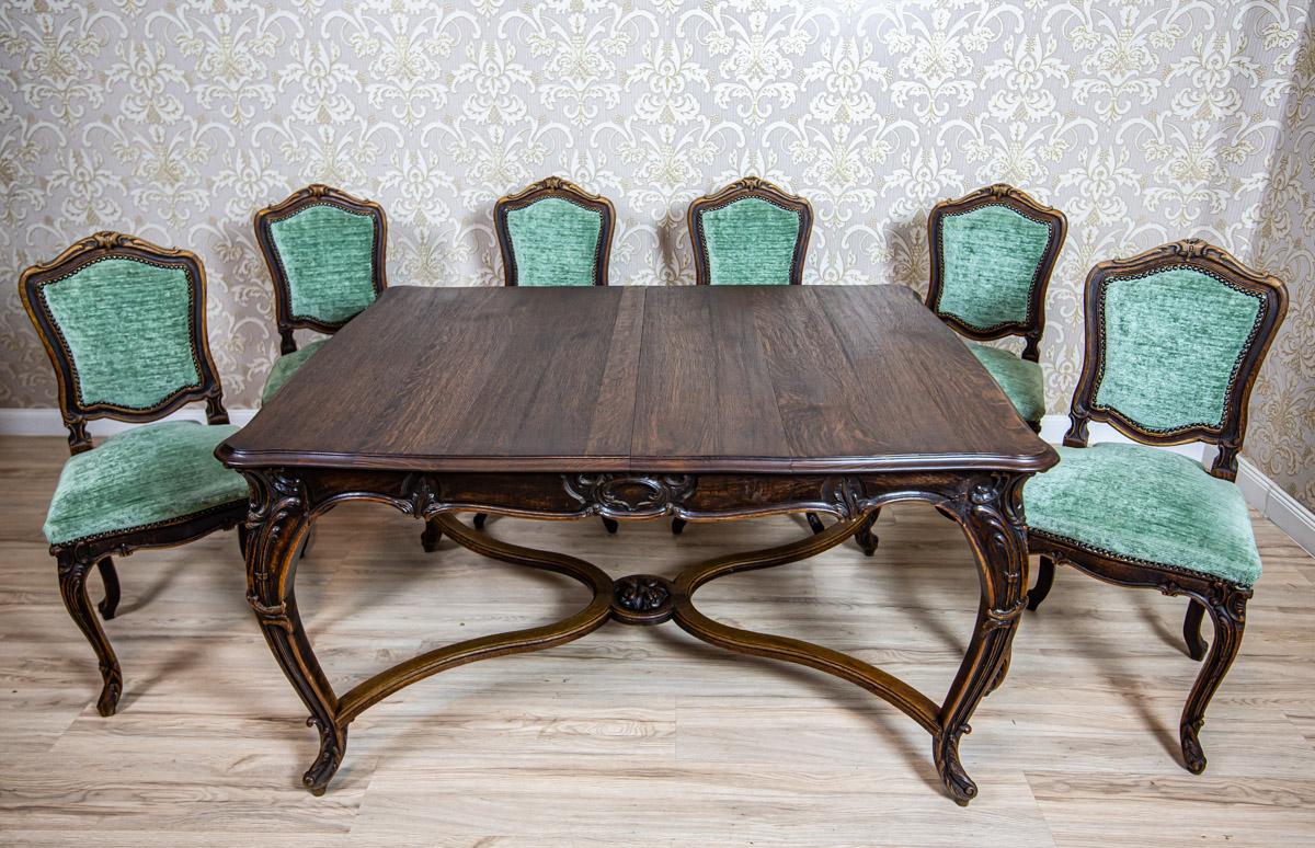 We present you a dining room set composed of a big extendable table and six chairs.
The table can be made bigger by pulling out the two extension parts.
The whole is circa Q1 of the 20th century.
This furniture is in the Rococo Revival style: