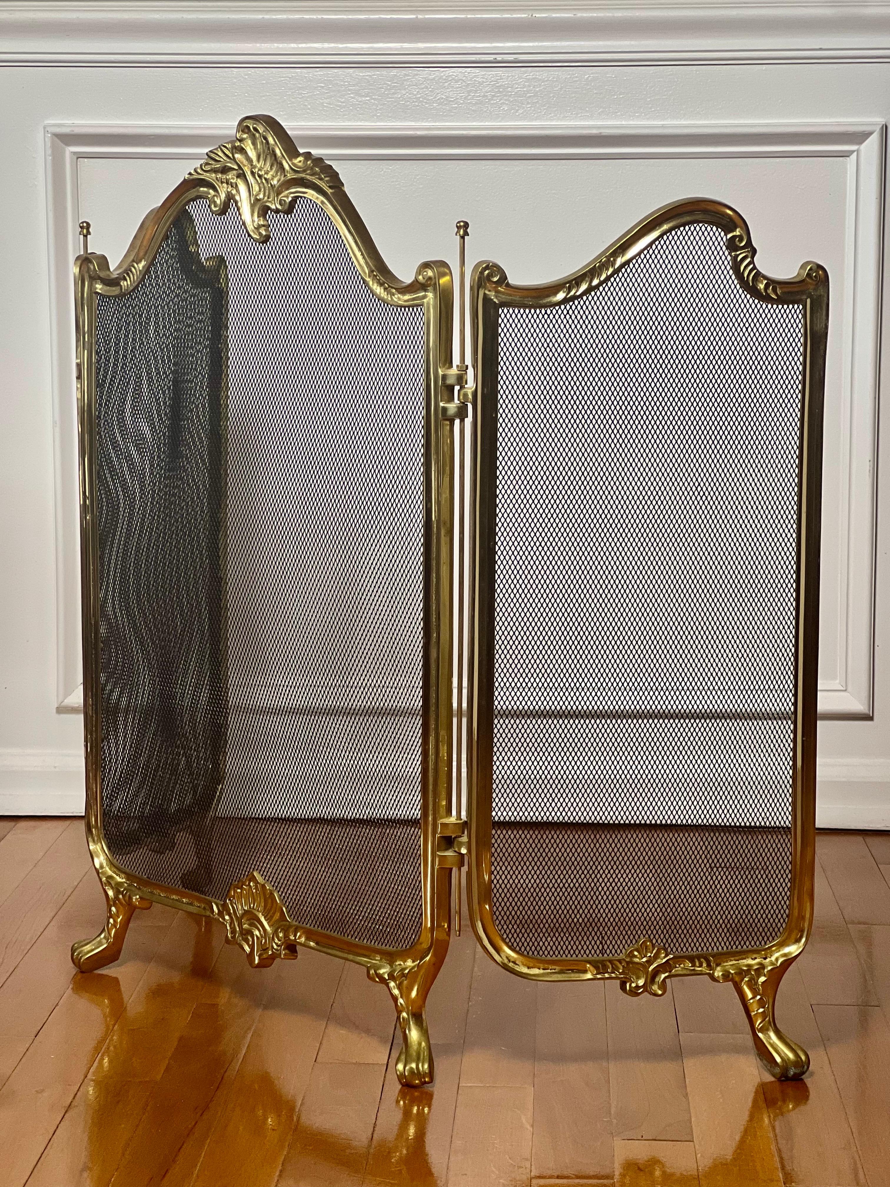 20th Century Rococo Style Brass Trifold Fireplace Screen In Good Condition For Sale In Doylestown, PA