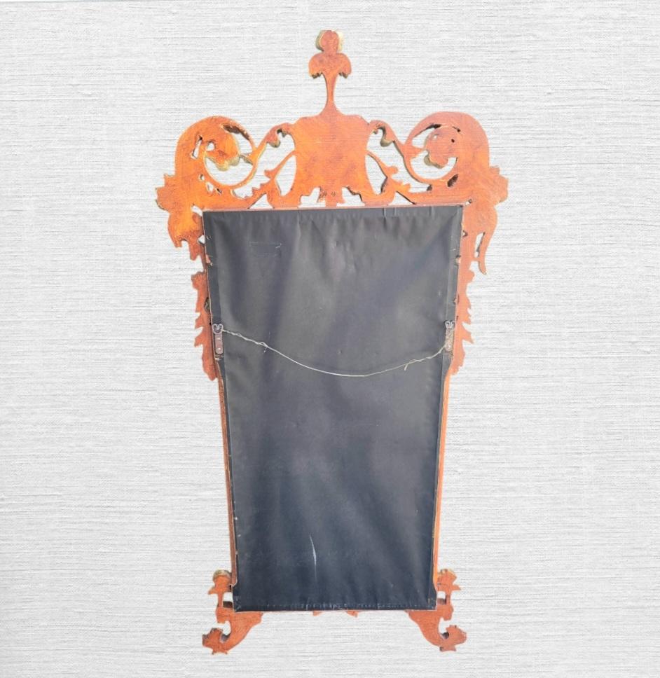 Bois de feuillus Grand miroir mural de style rococo du 20e siècle, pagode de style Régence en bois sculpté vert rouille en vente