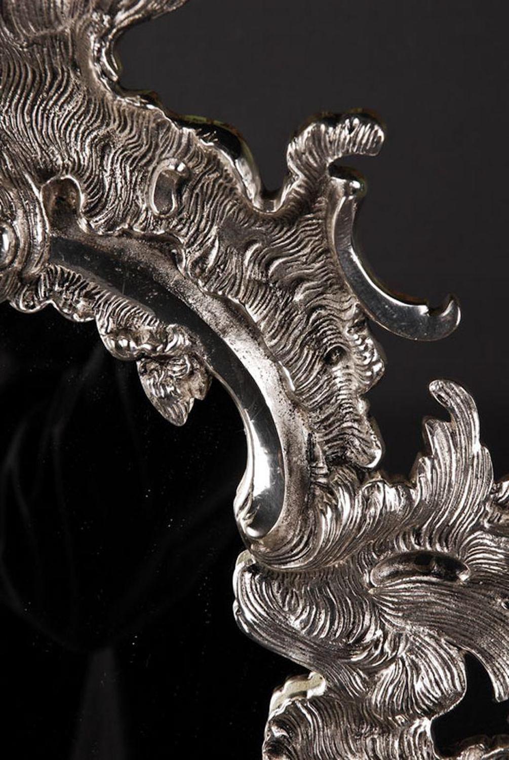 20. Jahrhundert, Silber-vergoldeter Wandspiegel im Rokoko-Stil (Vergoldet) im Angebot