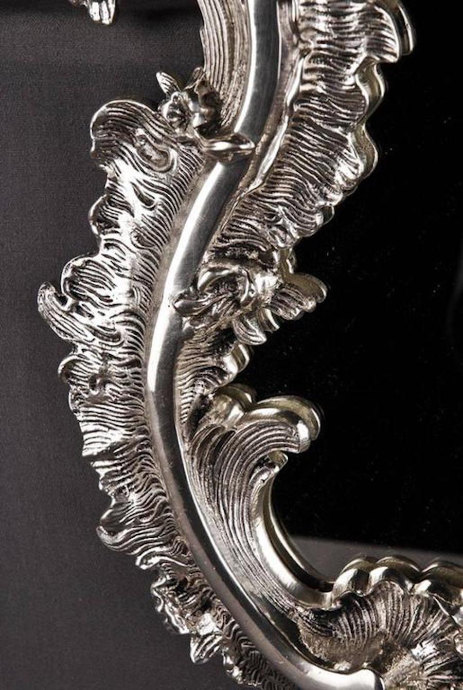 20ième siècle Miroir mural du 20e siècle de style rococo, doré à l'argent en vente