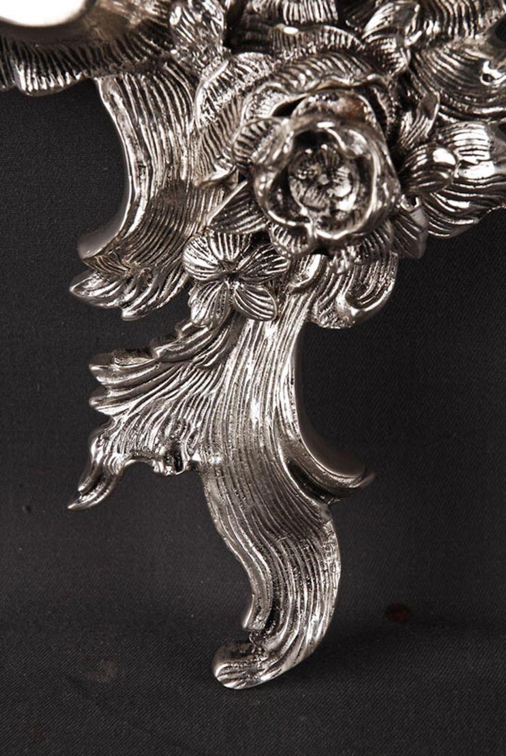 20. Jahrhundert, Silber-vergoldeter Wandspiegel im Rokoko-Stil im Angebot 1