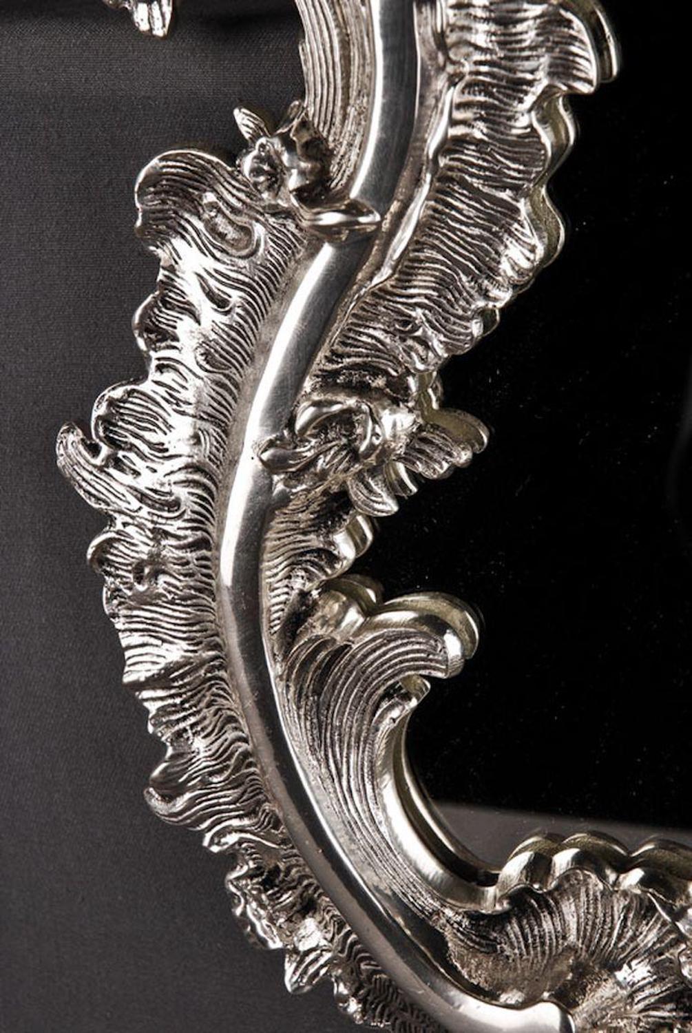 20. Jahrhundert, Silber-vergoldeter Wandspiegel im Rokoko-Stil im Angebot 2