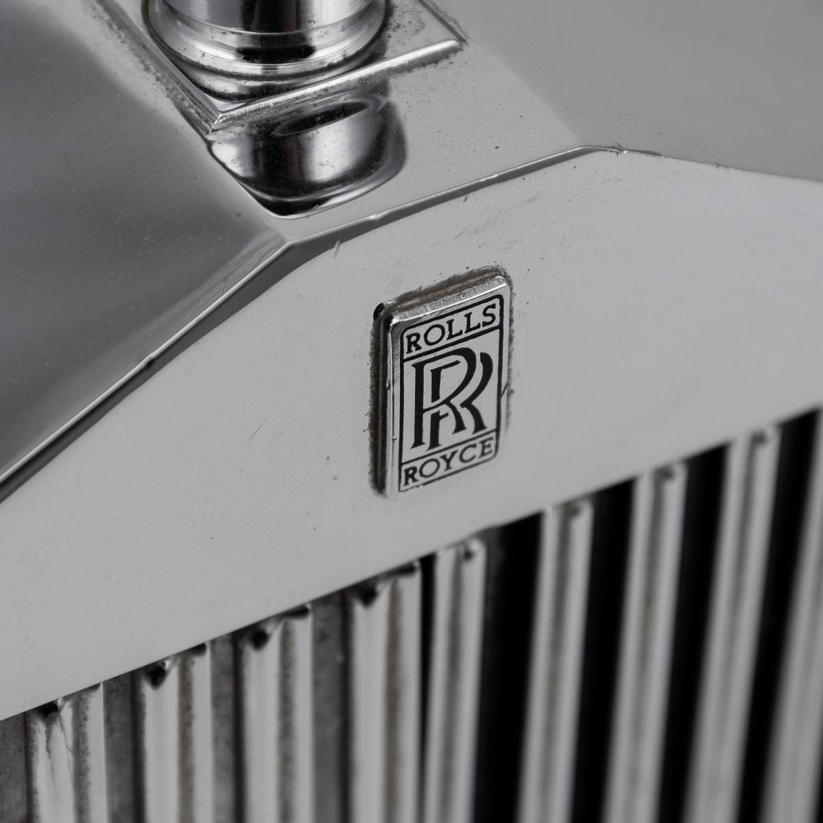 Decantador de rejilla de radiador Rolls Royce del siglo XX Por Ruddspeed, Inglaterra c.1970 Metal en venta